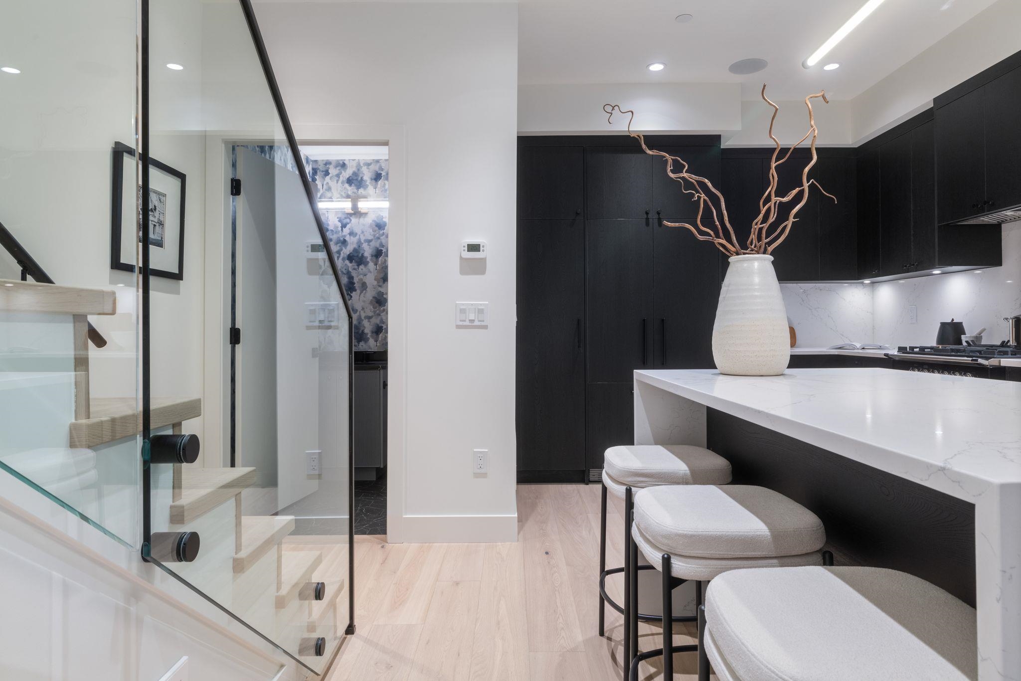 2 2539 Grant Street Vancouver, BC - 9