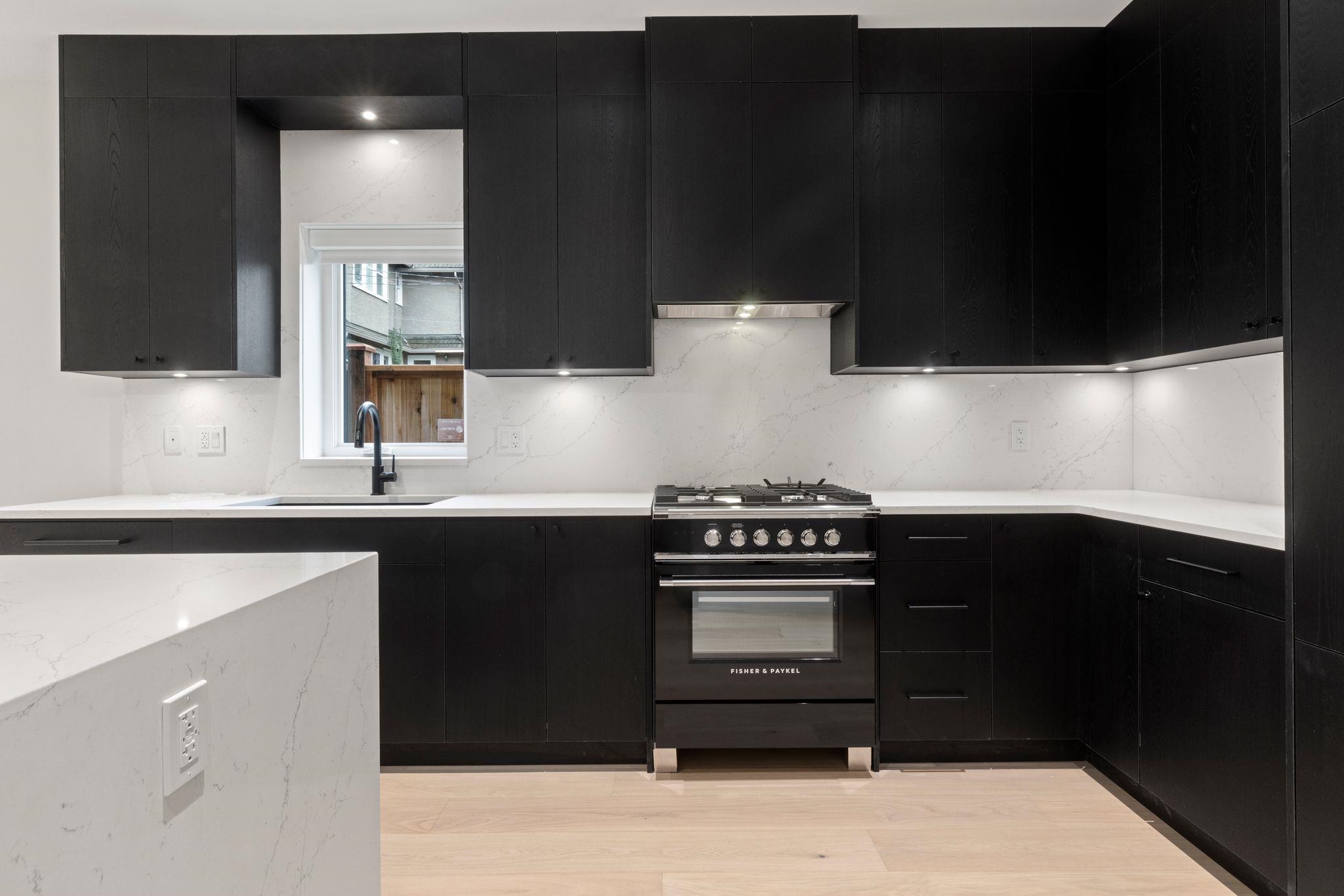 1 2539 Grant Street Vancouver, BC - 8