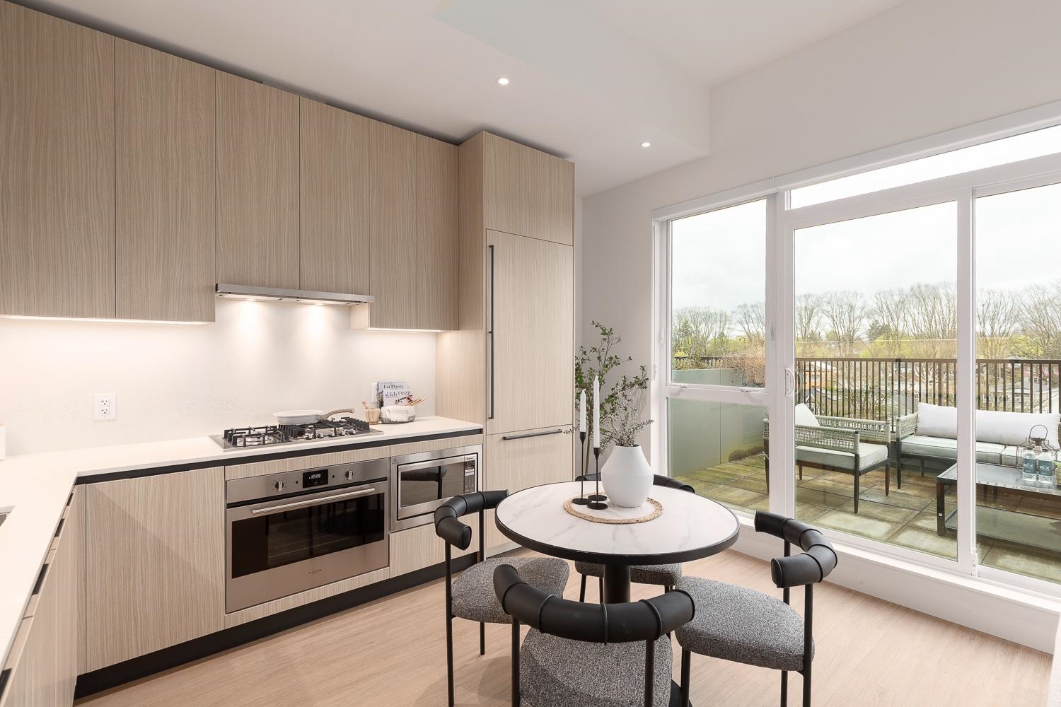 601 2235 E Broadway Vancouver, BC - 4