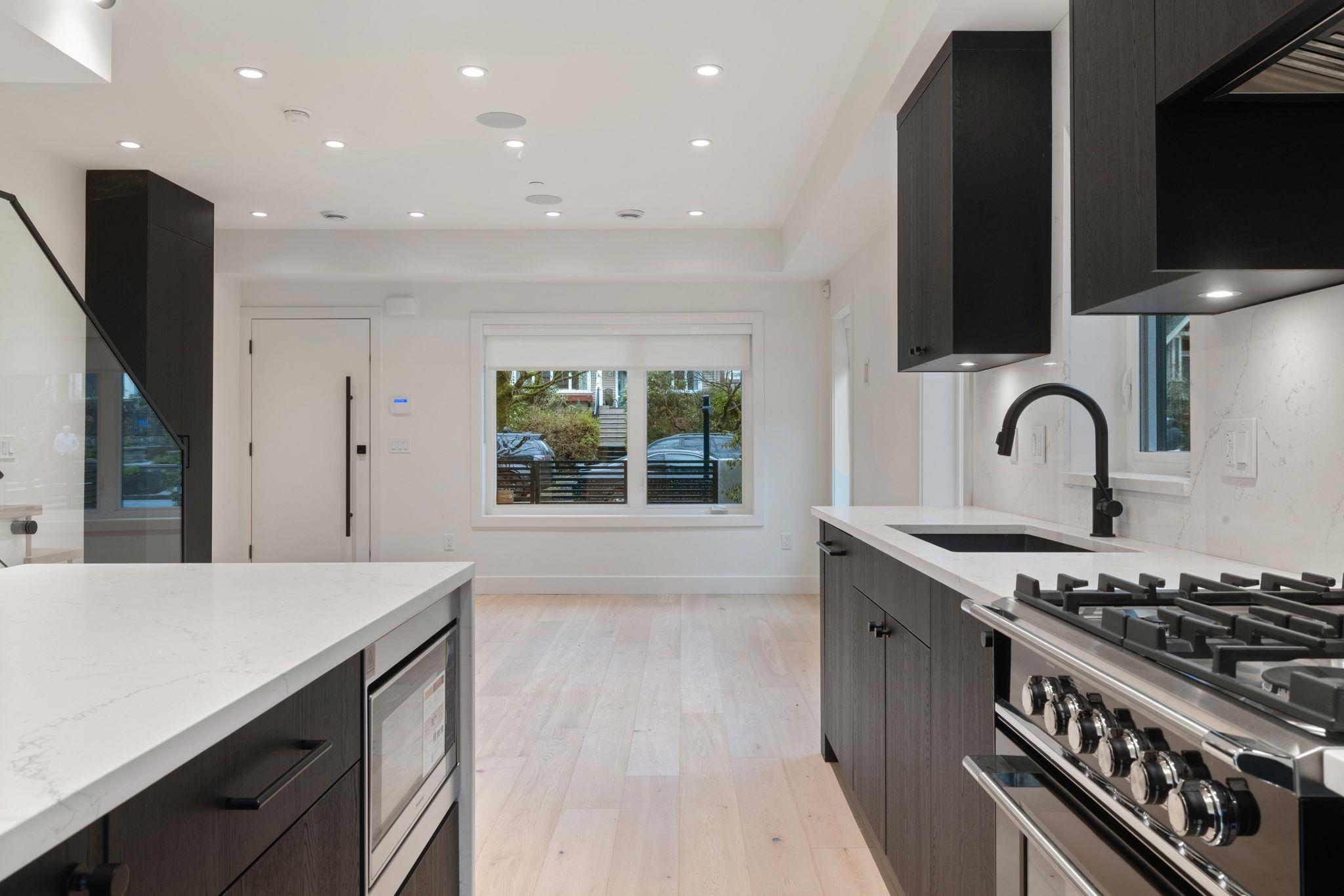 1 2541 Grant Street Vancouver, BC - 13