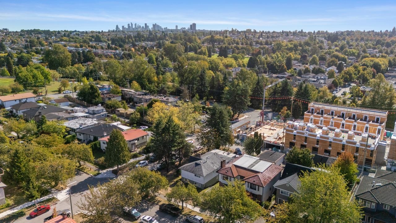 2472 E 12th Avenue Vancouver, BC - 38