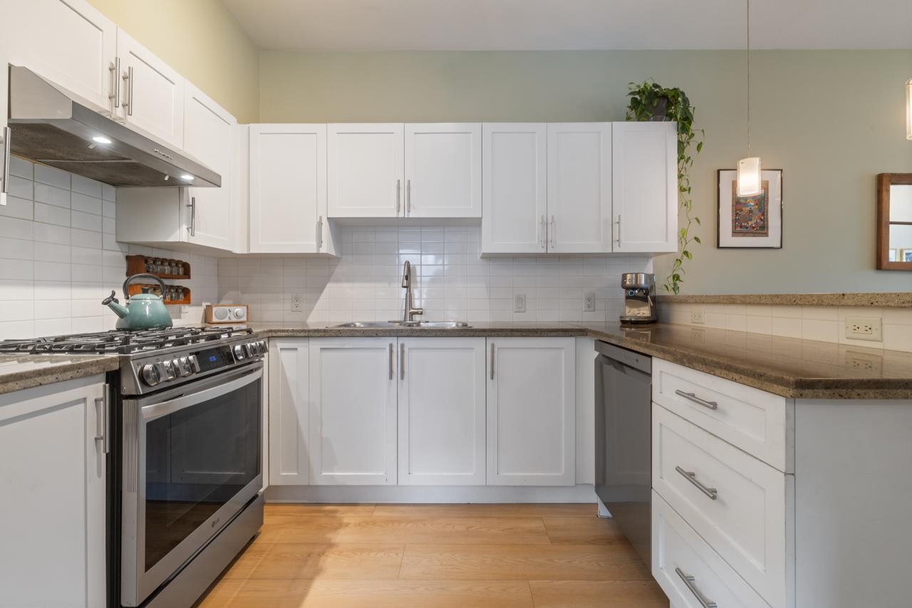 210 4458 Albert Street Burnaby, BC - 11