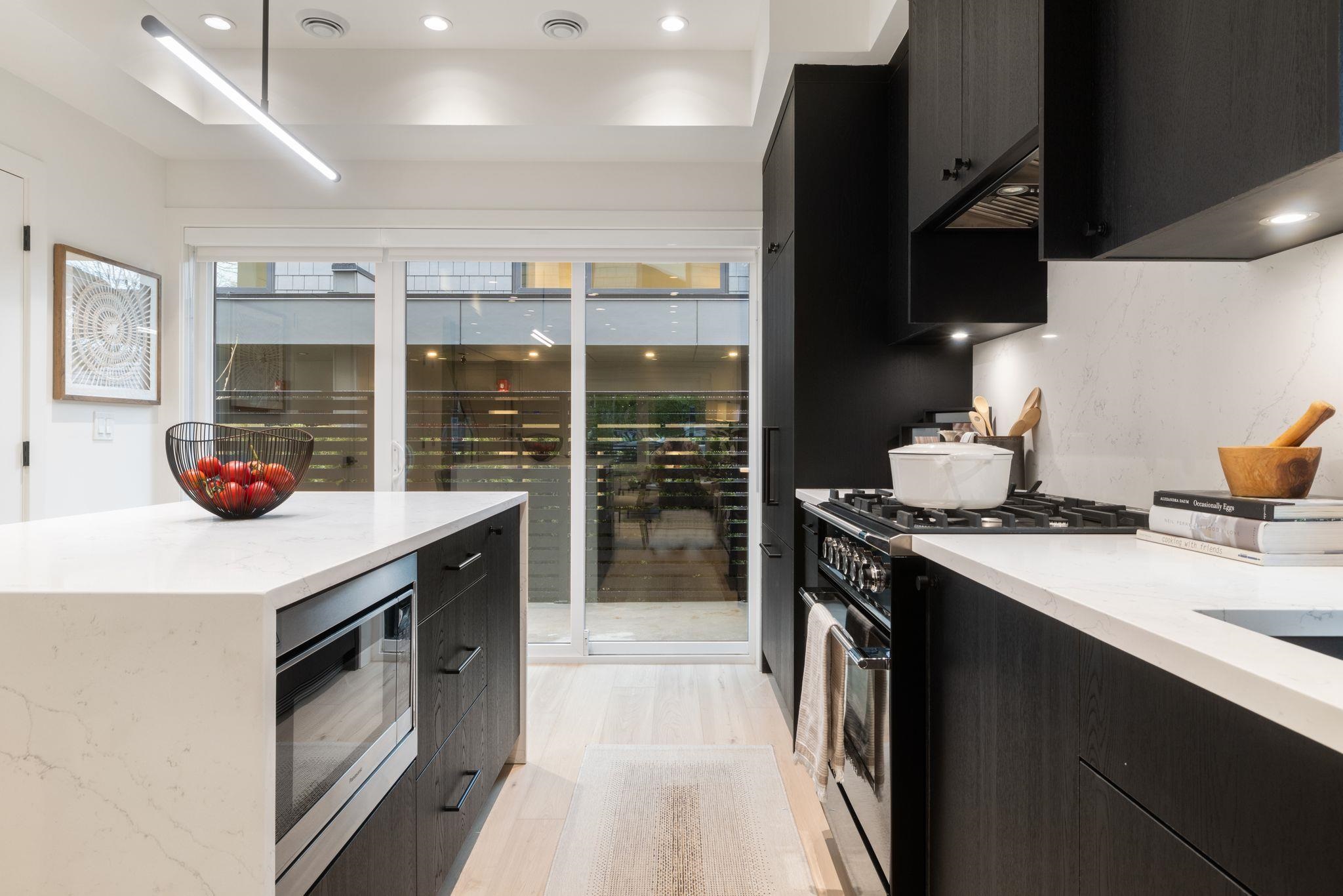 1 2541 Grant Street Vancouver, BC - 15