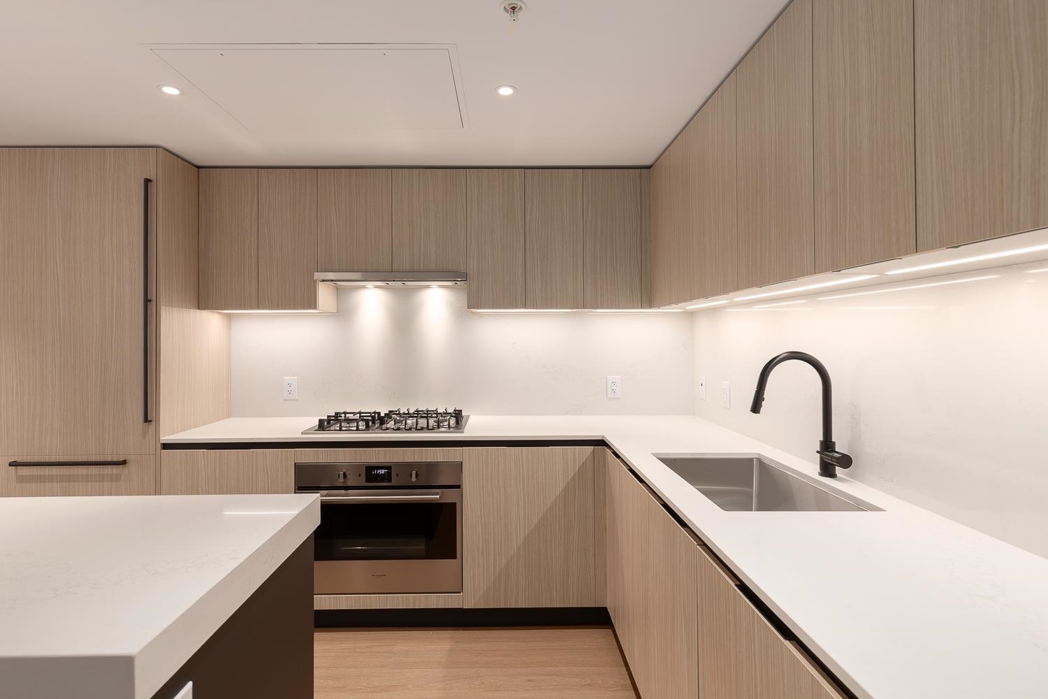 210 2235 E Broadway Vancouver, BC - 5