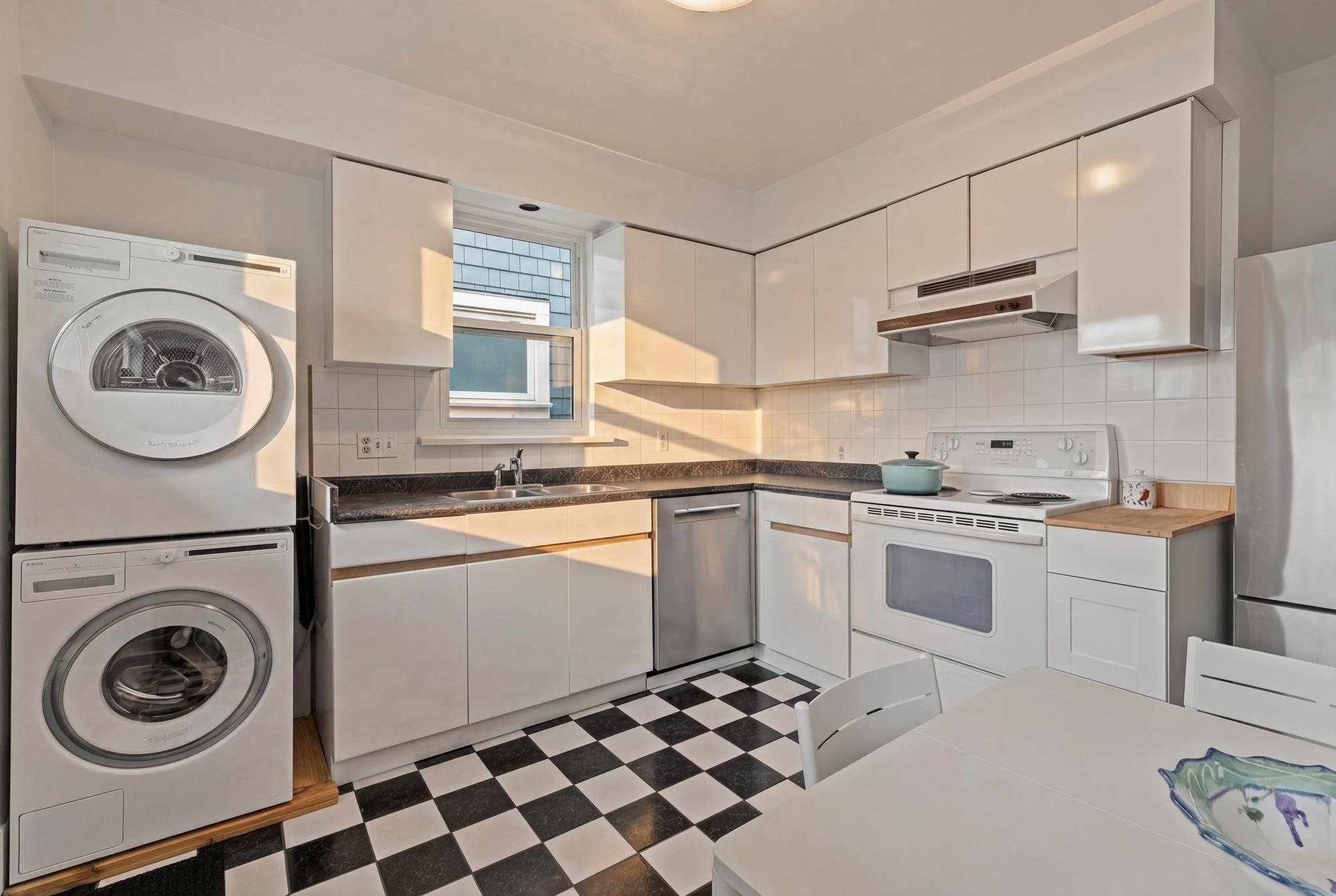 2273 E 2nd Avenue Vancouver, BC - 14