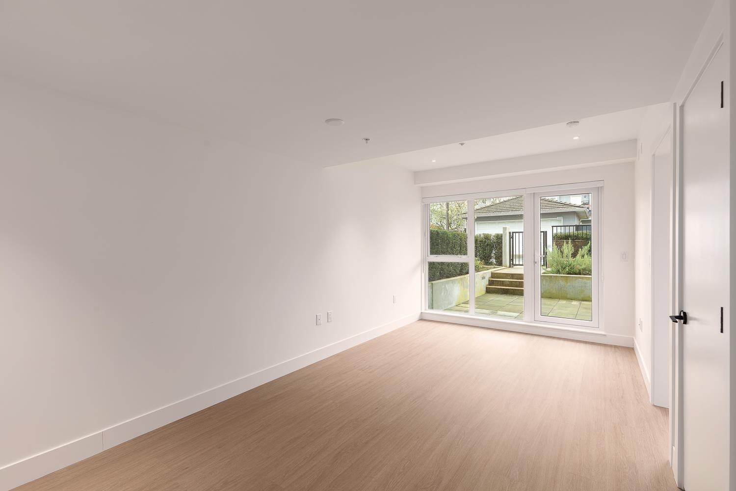 110 2235 E Broadway Vancouver, BC - 4