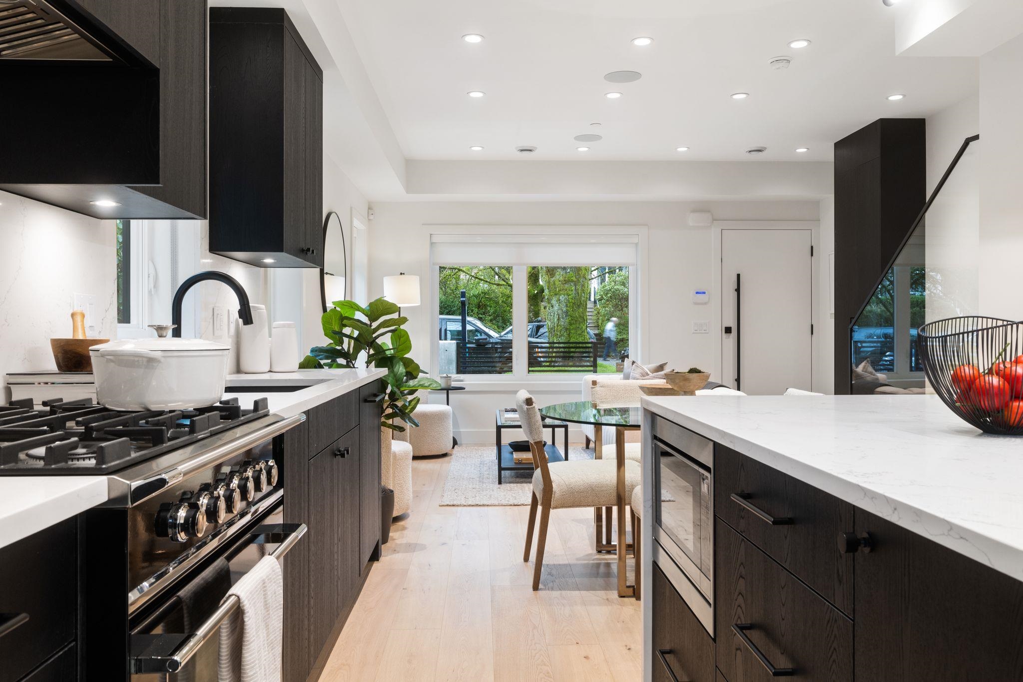 1 2541 Grant Street Vancouver, BC - 16