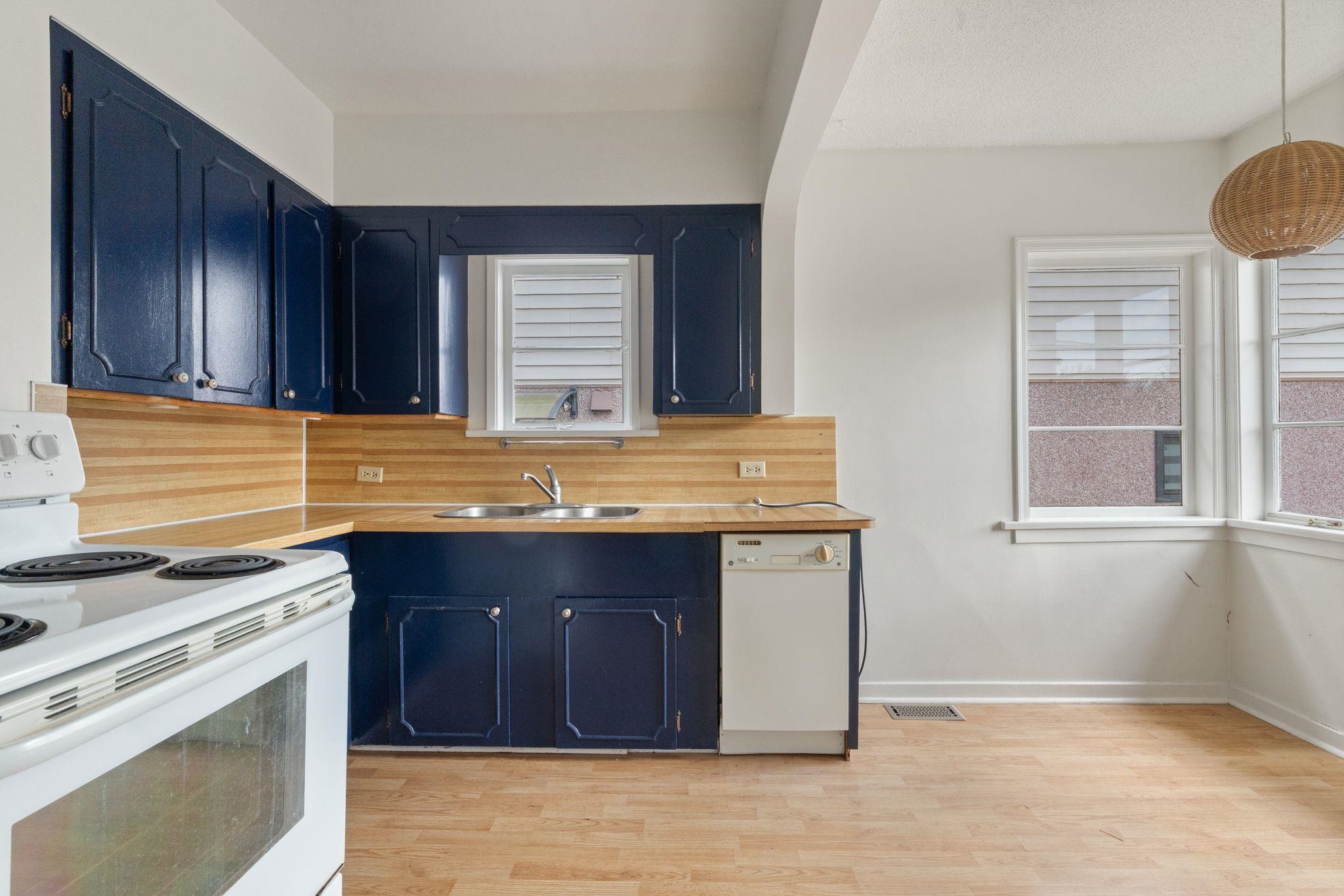 2580 E 19th Avenue Vancouver, BC - 12