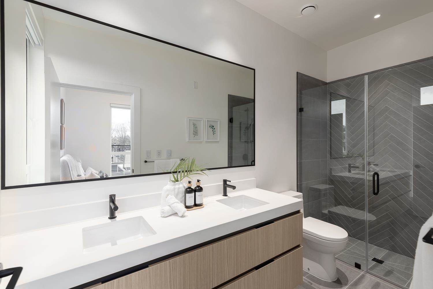 601 2235 E Broadway Vancouver, BC - 11