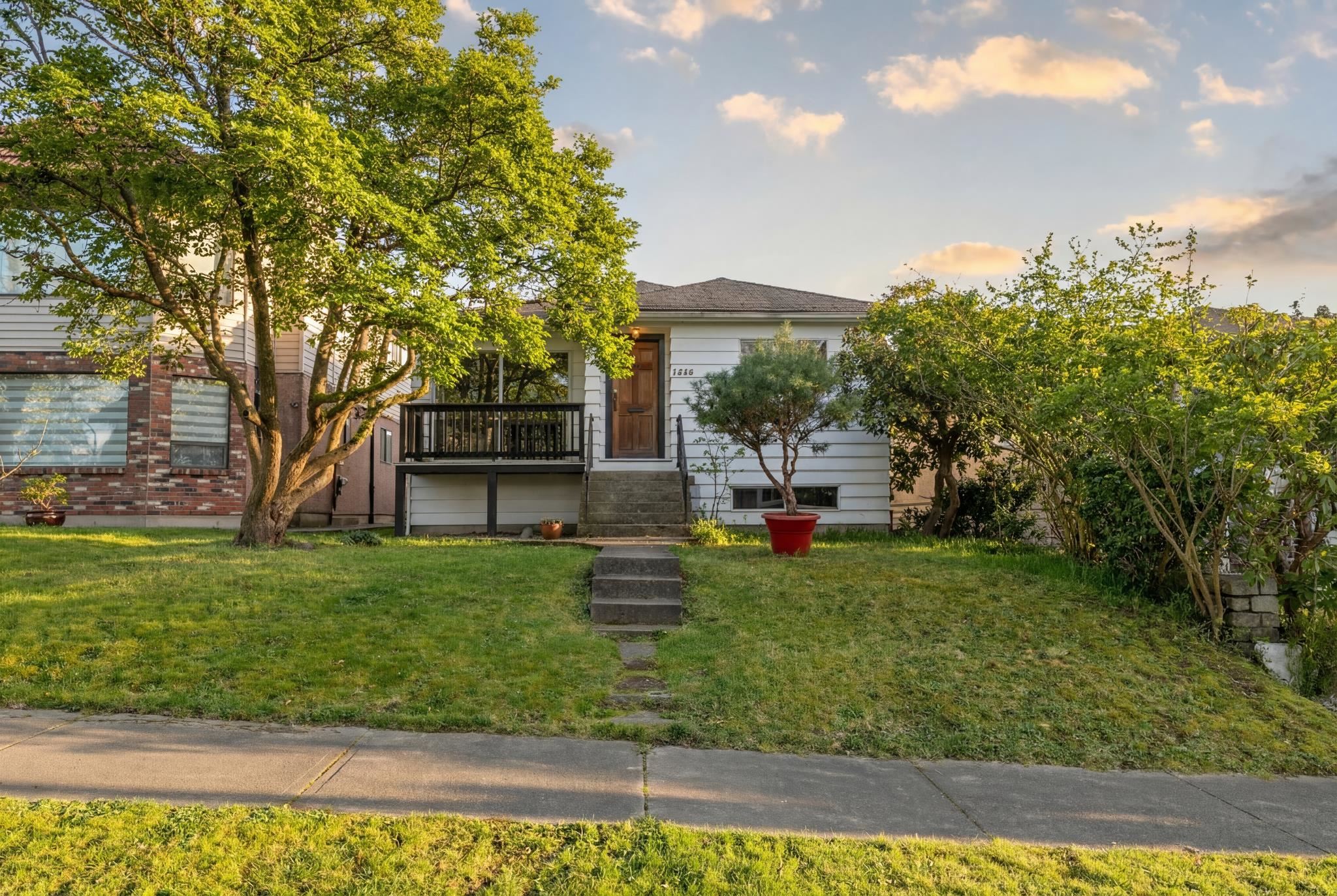 2580 E 19th Avenue Vancouver, BC - 1