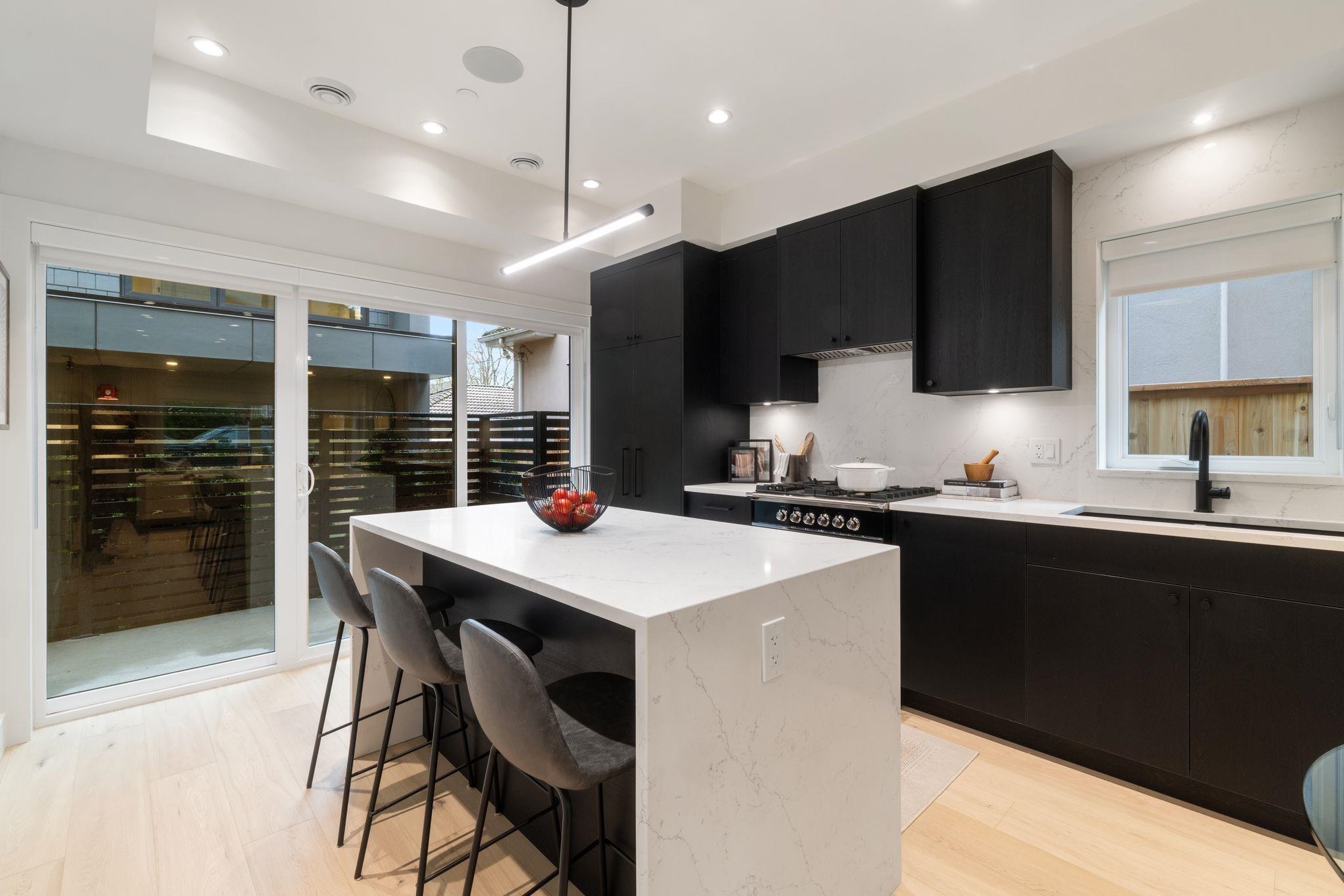 1 2541 Grant Street Vancouver, BC - 14