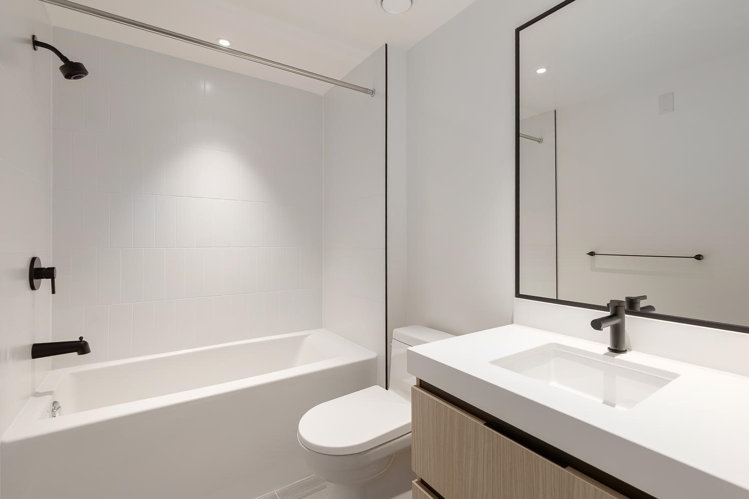 210 2235 E Broadway Vancouver, BC - 14