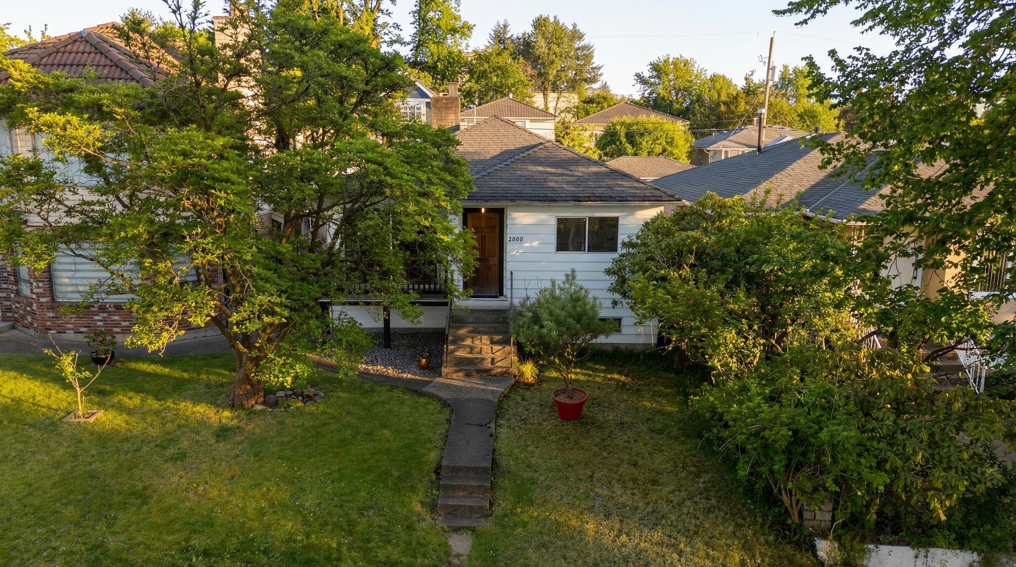 2580 E 19th Avenue Vancouver, BC - 19