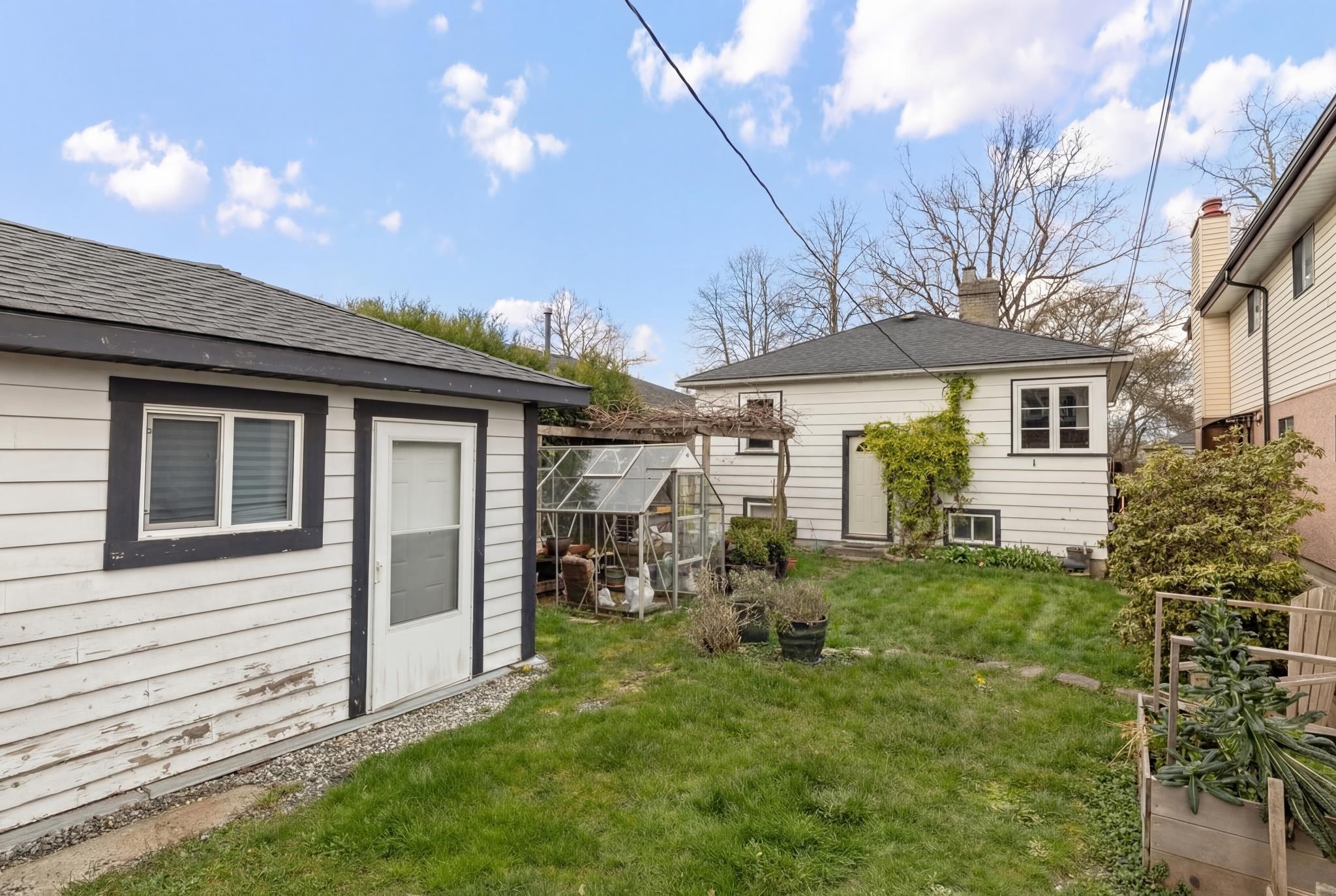 2580 E 19th Avenue Vancouver, BC - 3