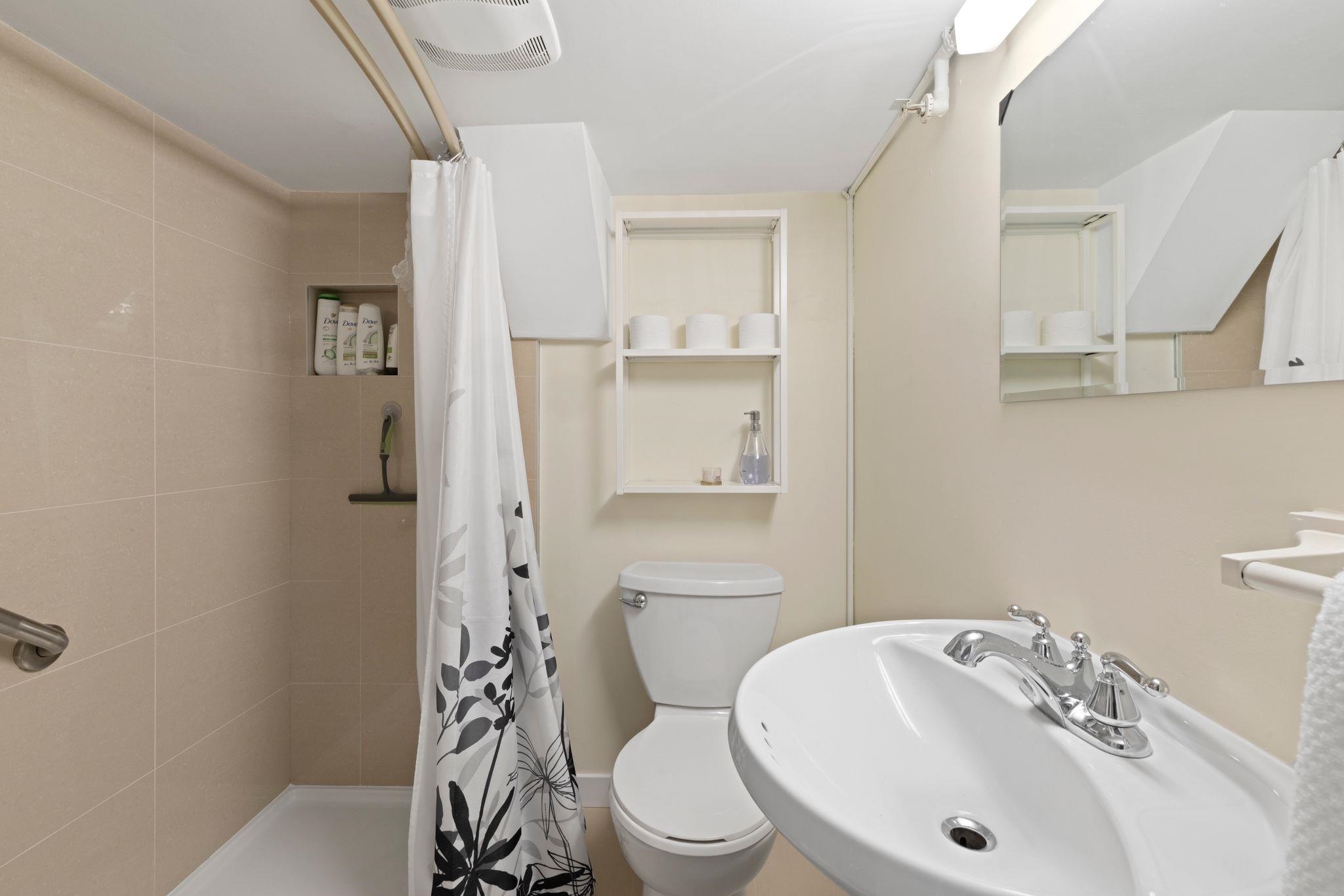 2273 E 2nd Avenue Vancouver, BC - 23