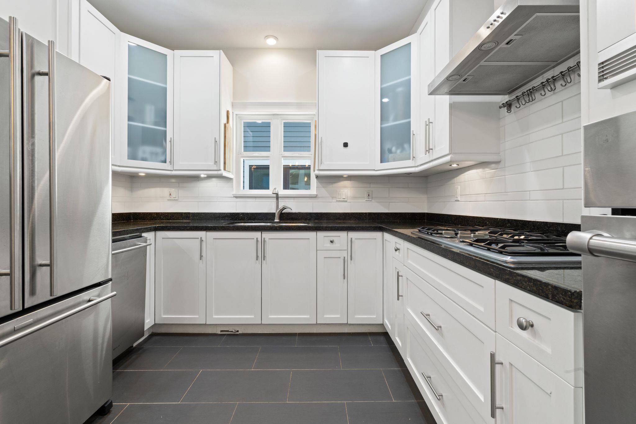 1807 E 7th Avenue Vancouver, BC - 10