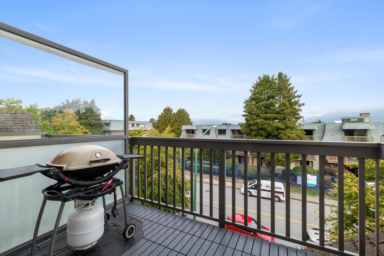 210 4458 Albert Street Burnaby, BC - 25