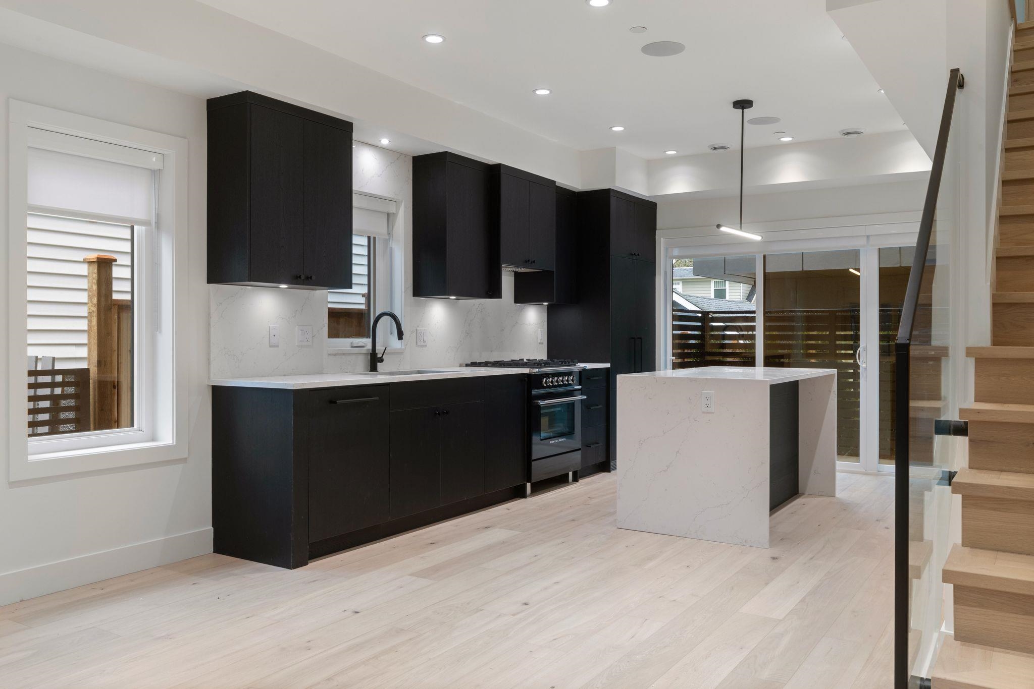 1 2541 Grant Street Vancouver, BC - 9