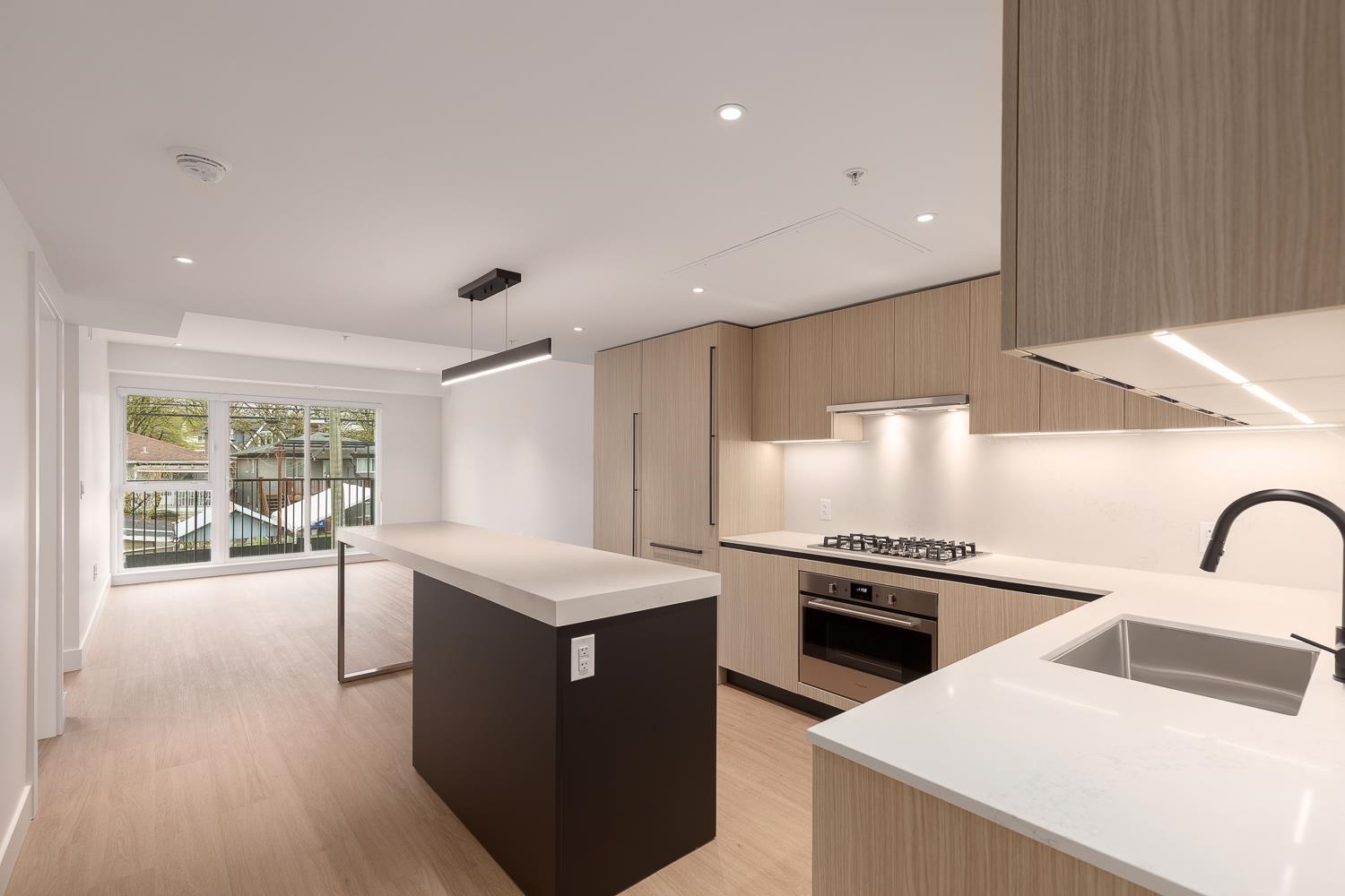 210 2235 E Broadway Vancouver, BC - 4