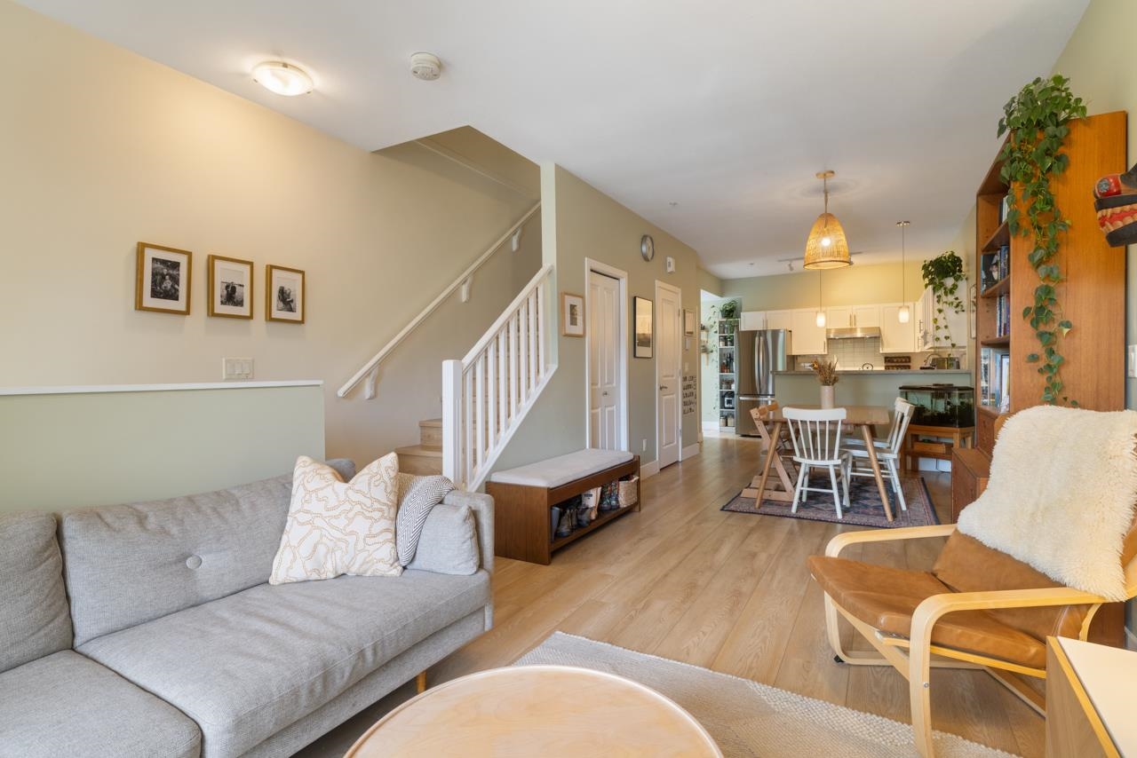 210 4458 Albert Street Burnaby, BC - 3