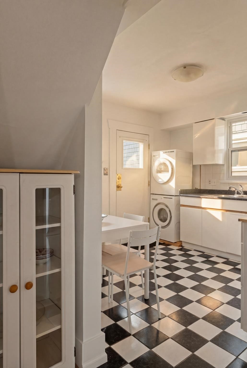 2273 E 2nd Avenue Vancouver, BC - 15