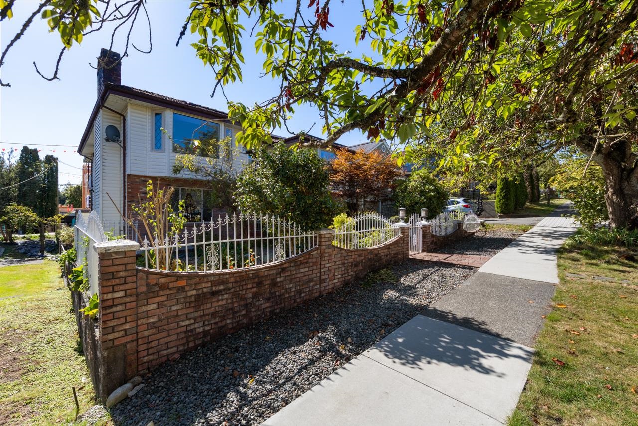 2472 E 12th Avenue Vancouver, BC - 37