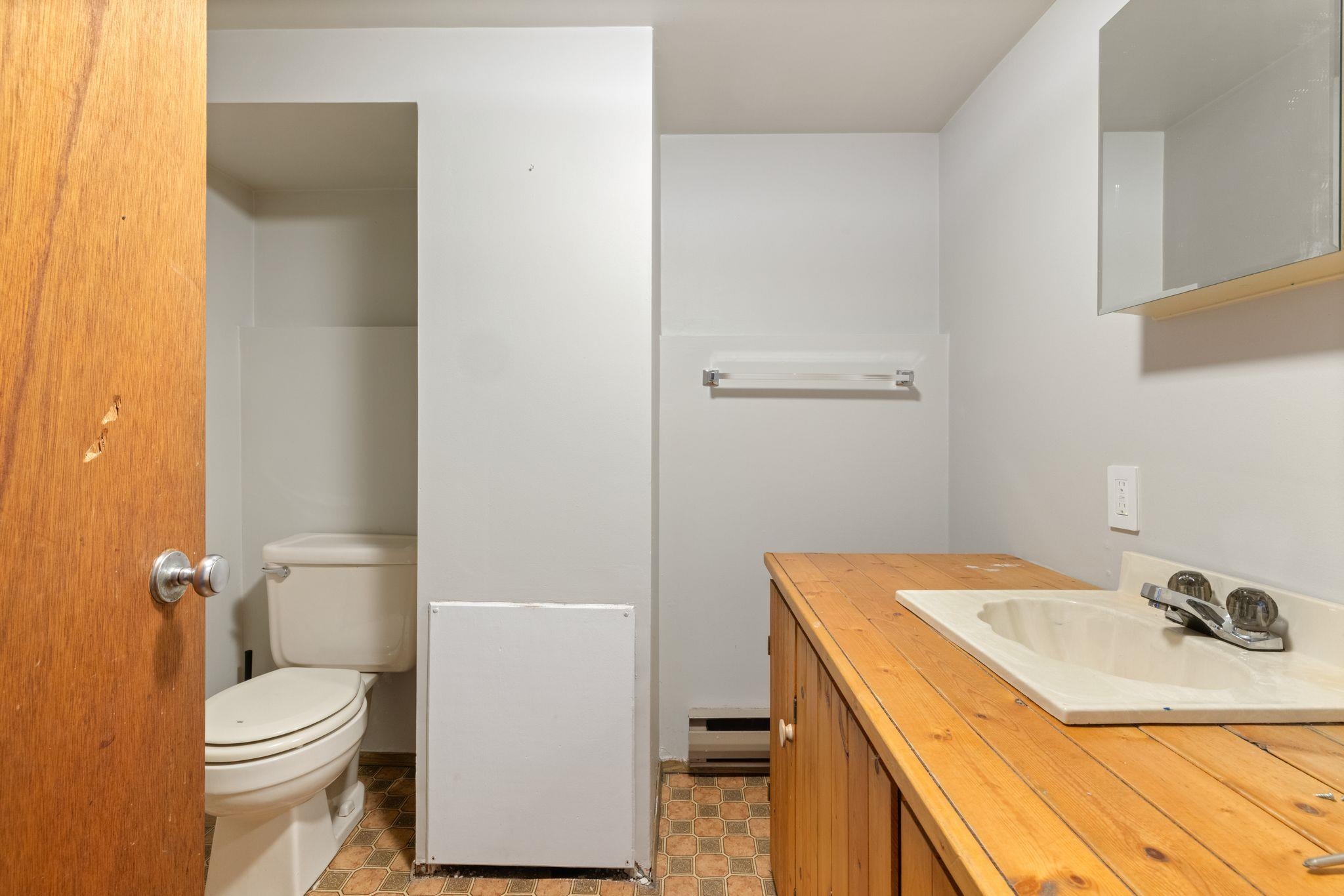 2580 E 19th Avenue Vancouver, BC - 16