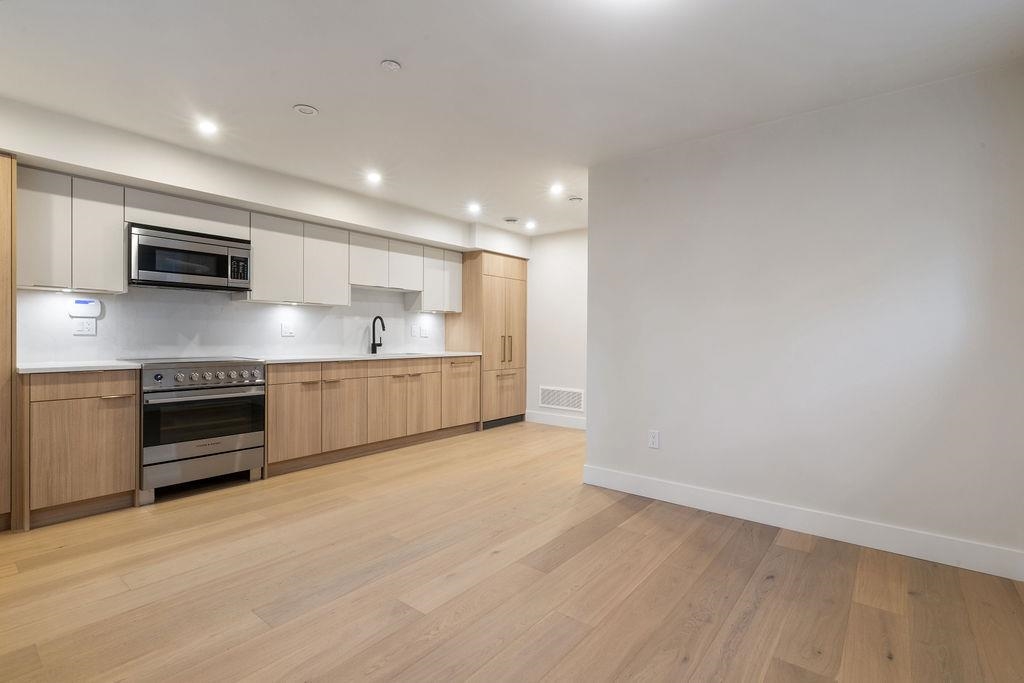 1 1933 Templeton Drive Vancouver, BC - 5
