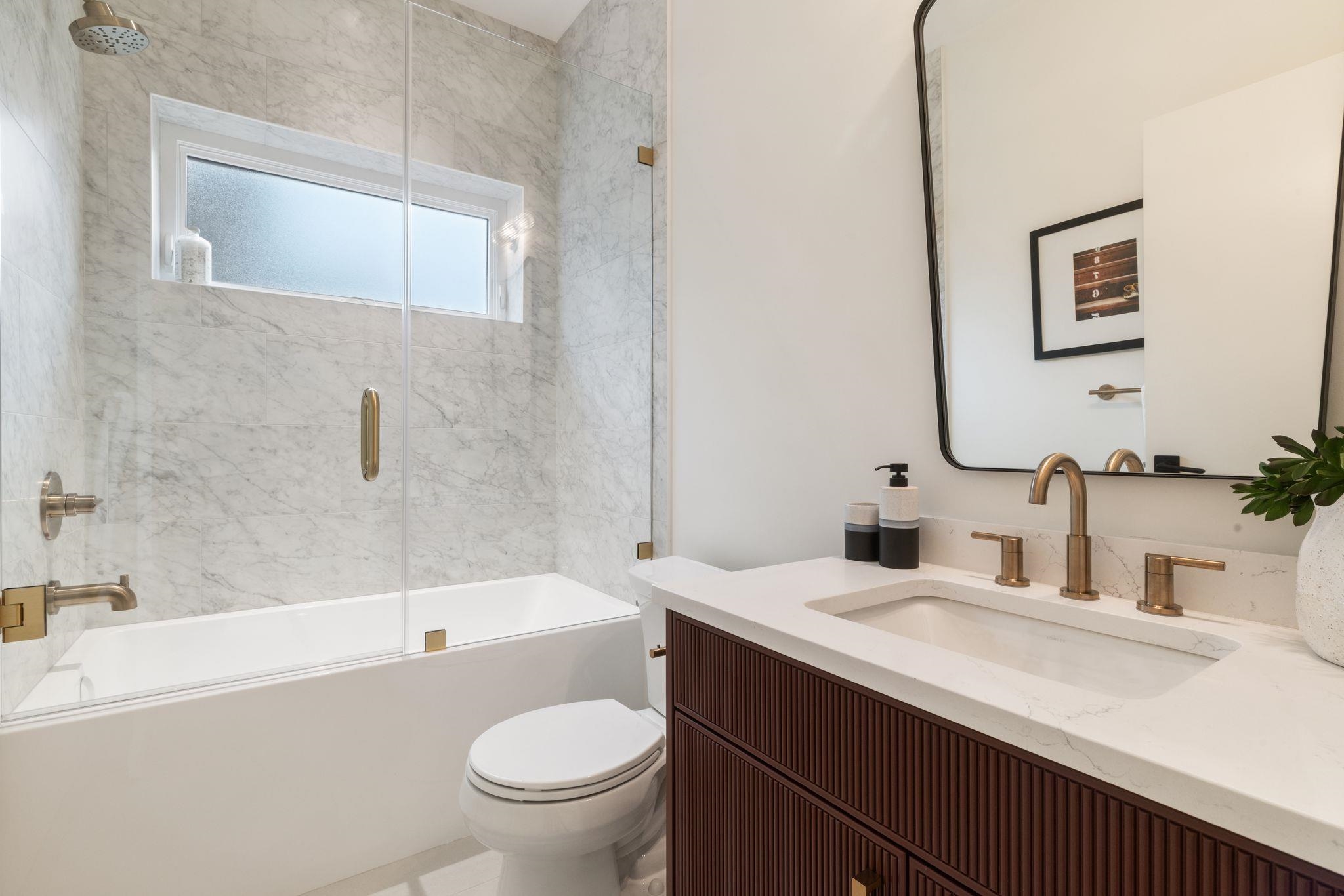 1 2541 Grant Street Vancouver, BC - 25