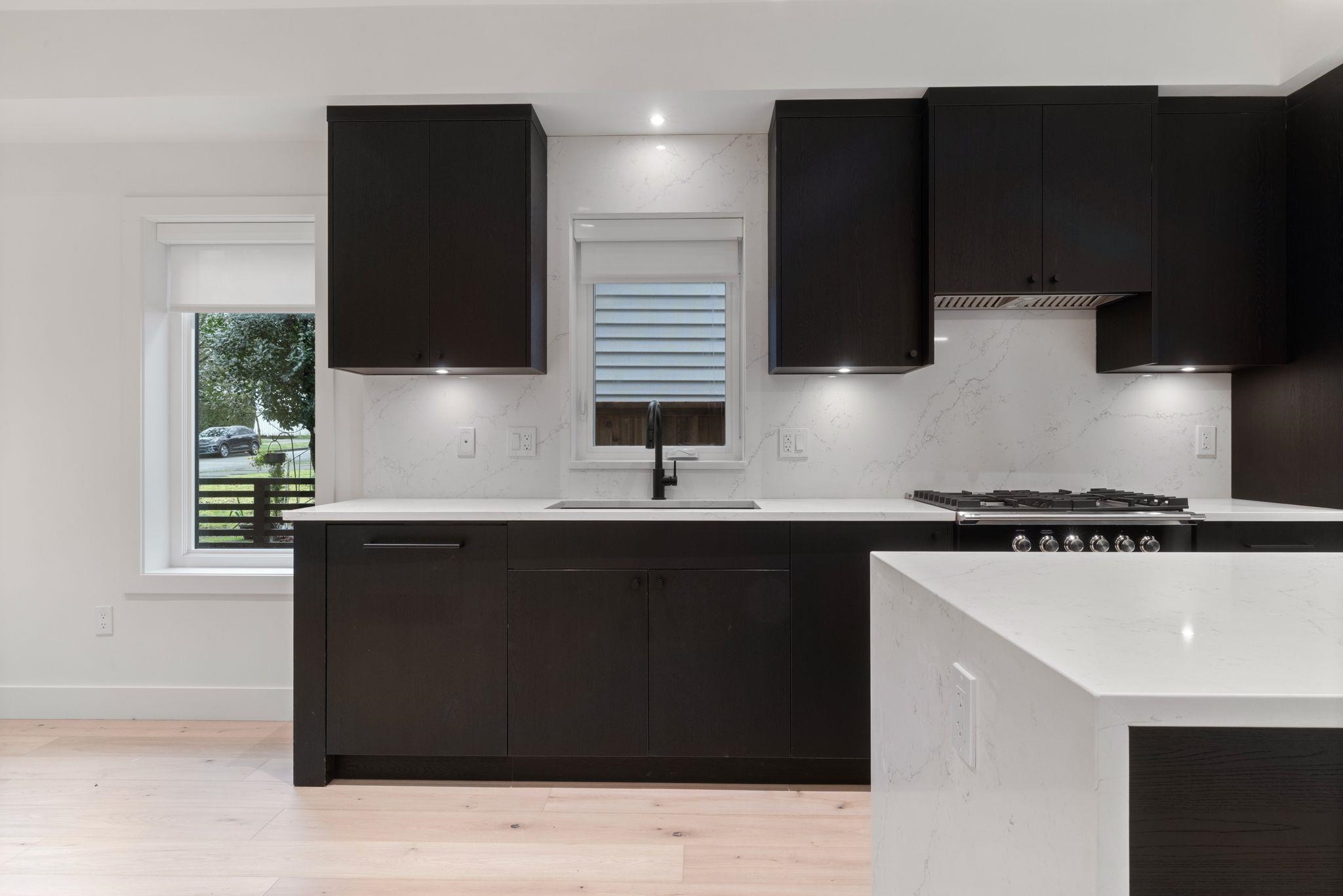 1 2541 Grant Street Vancouver, BC - 11