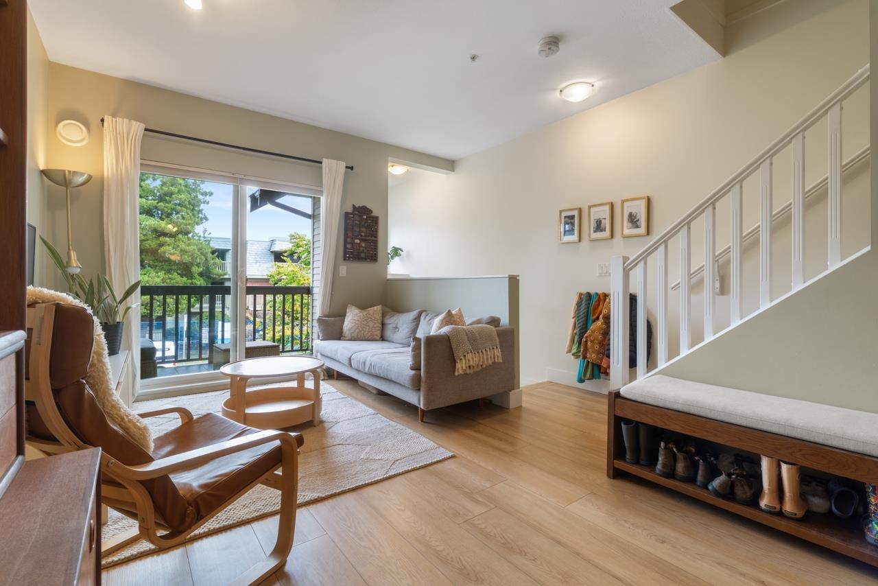 210 4458 Albert Street Burnaby, BC - 2