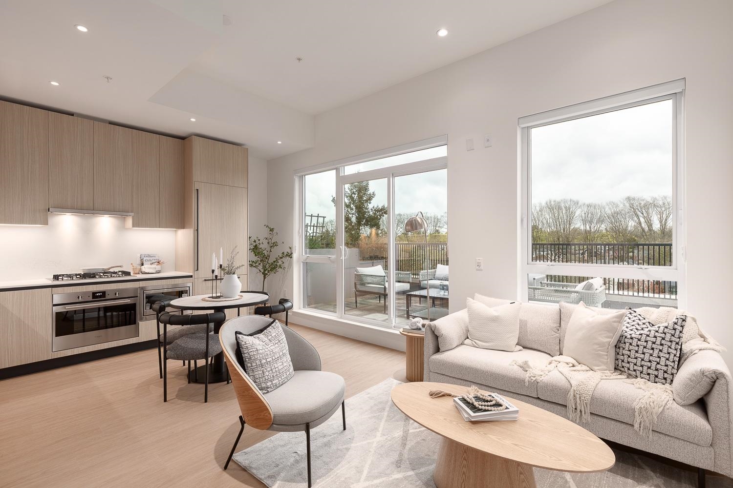 601 2235 E Broadway Vancouver, BC - 1