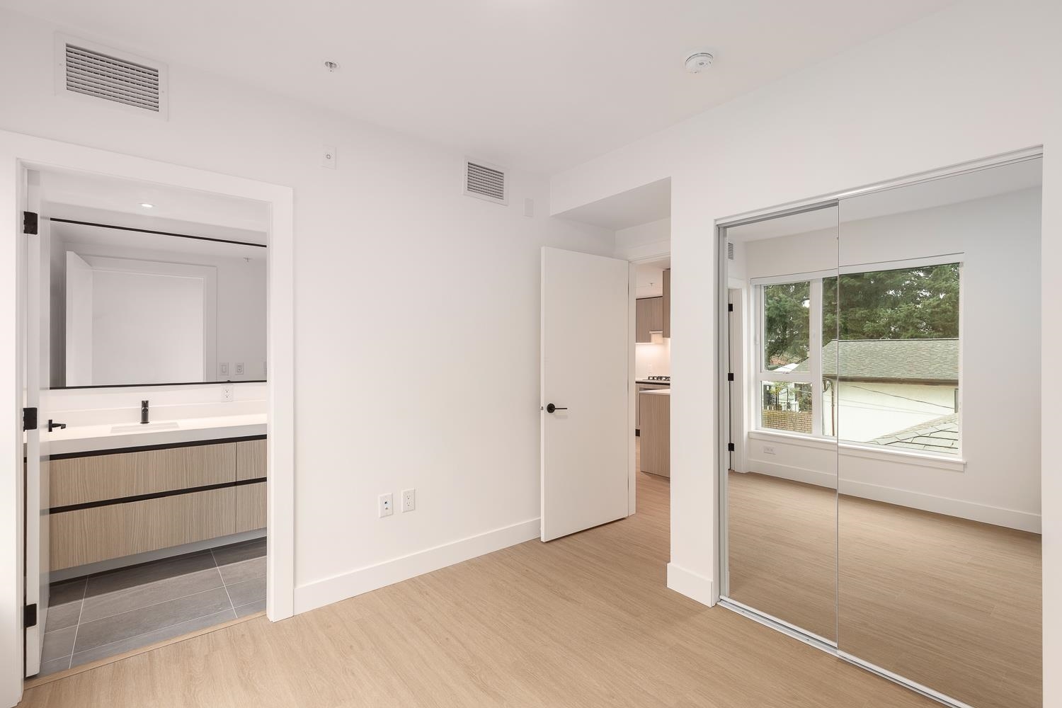 210 2235 E Broadway Vancouver, BC - 16