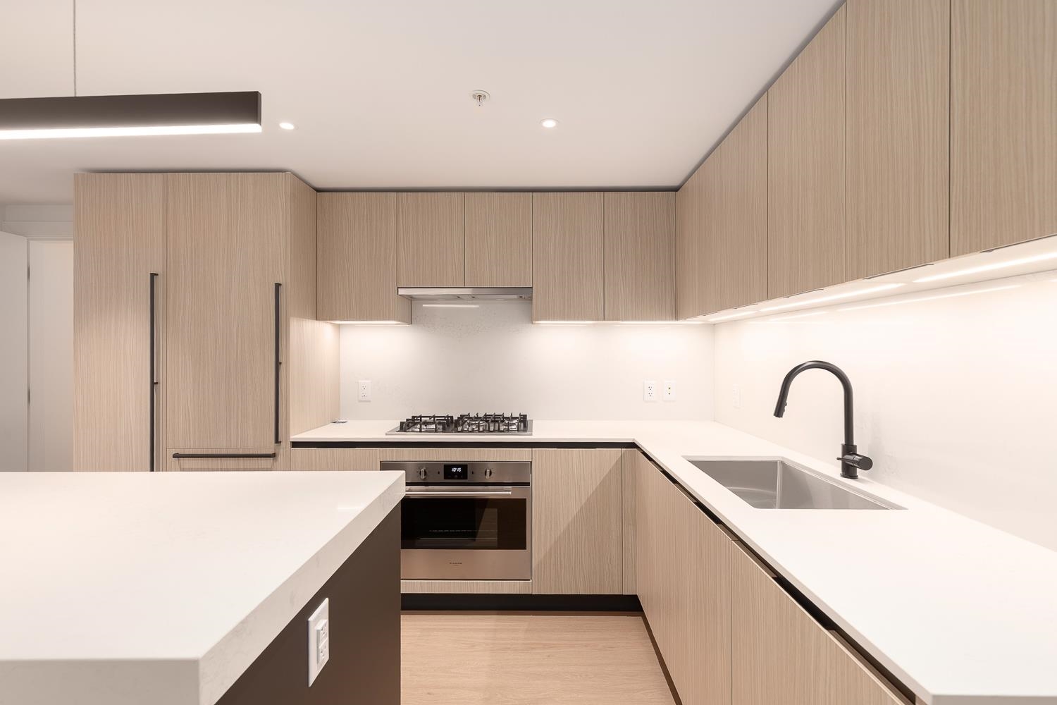 110 2235 E Broadway Vancouver, BC - 9