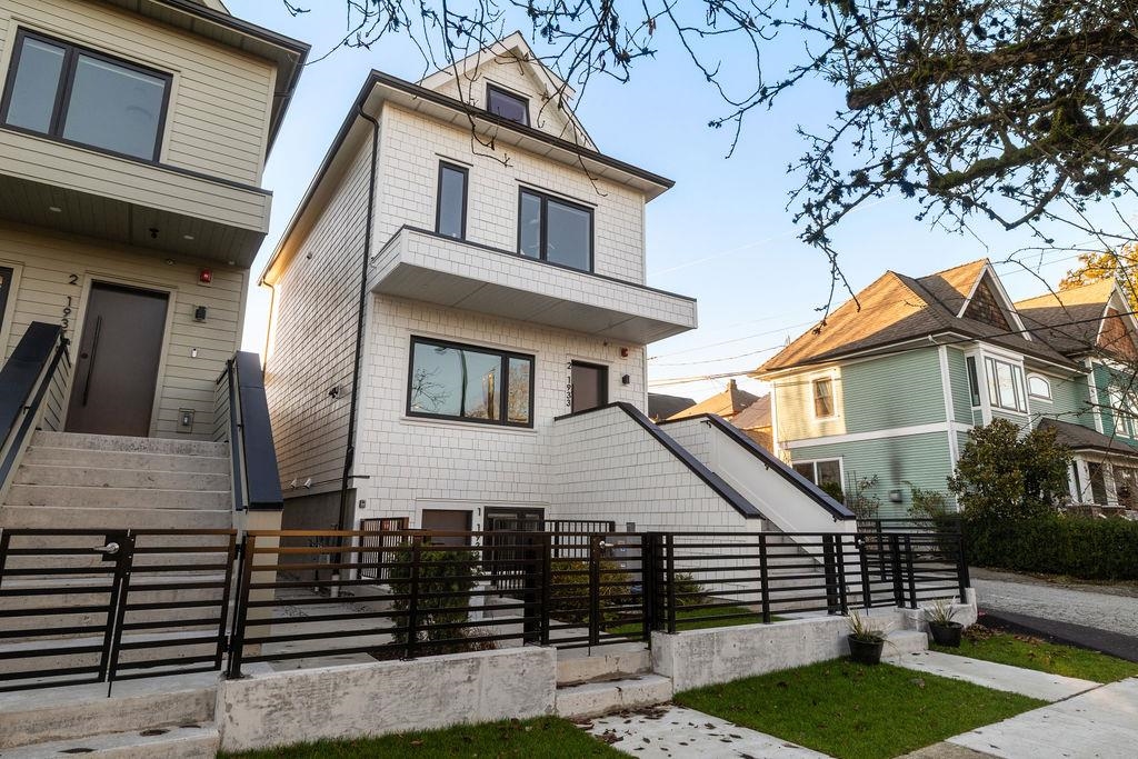 1 1933 Templeton Drive Vancouver, BC - 1