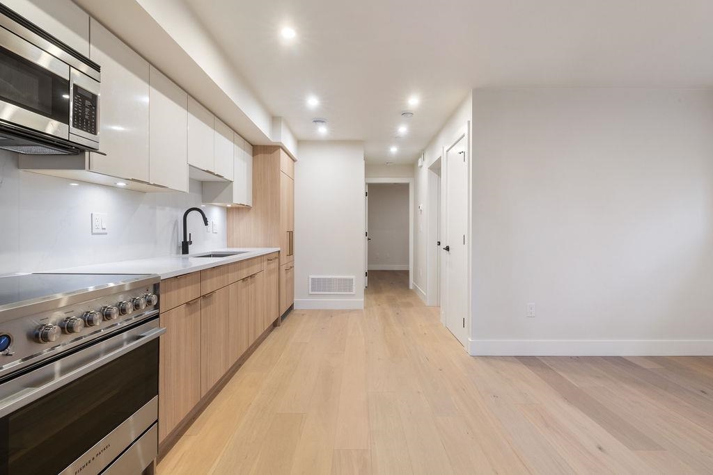 1 1933 Templeton Drive Vancouver, BC - 7