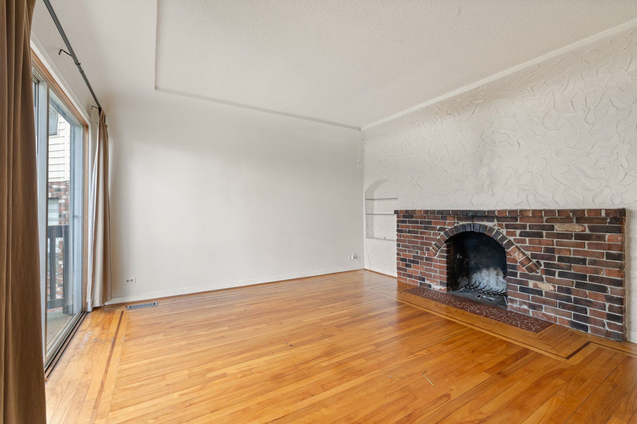 2580 E 19th Avenue Vancouver, BC - 14