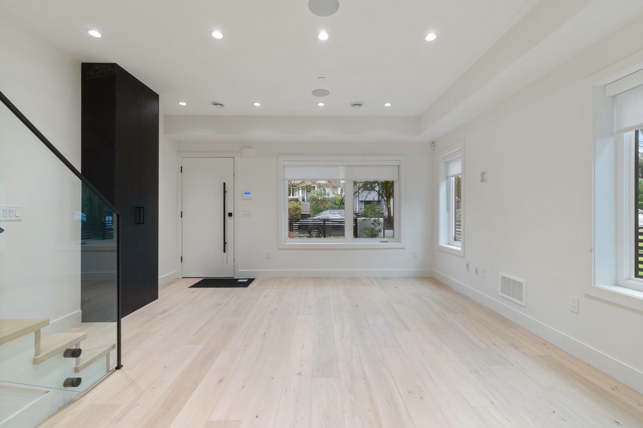 1 2541 Grant Street Vancouver, BC - 6