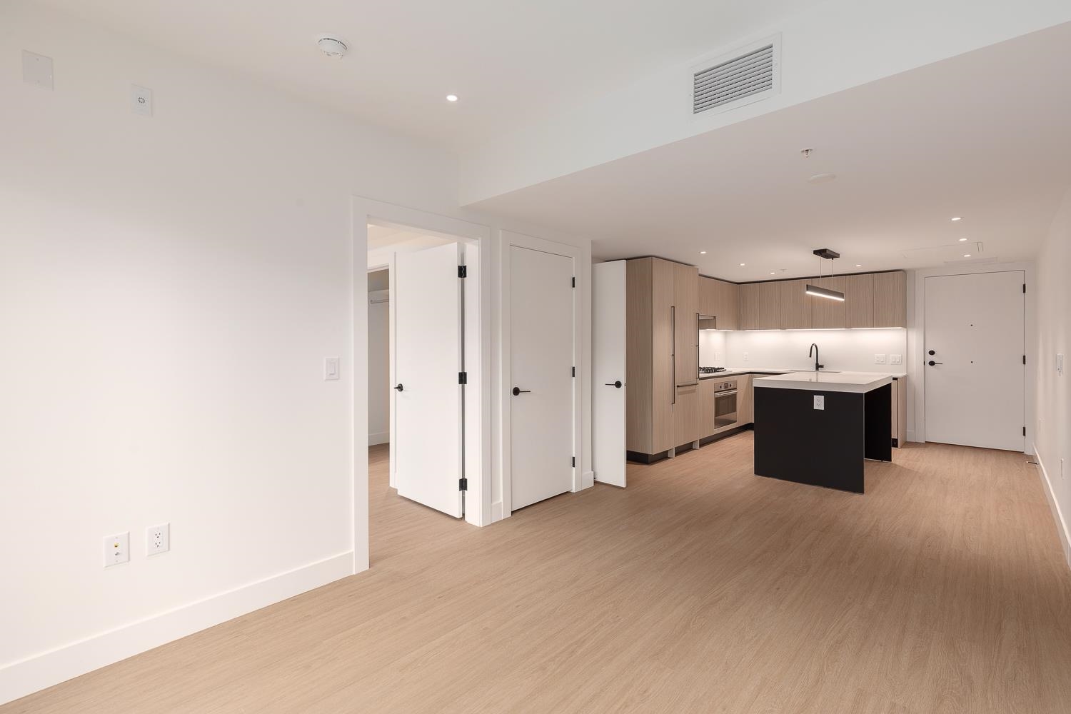 110 2235 E Broadway Vancouver, BC - 6