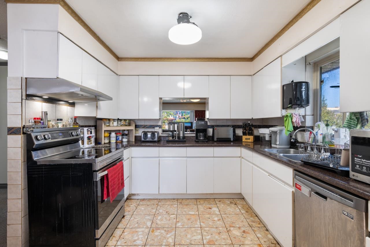 2472 E 12th Avenue Vancouver, BC - 10