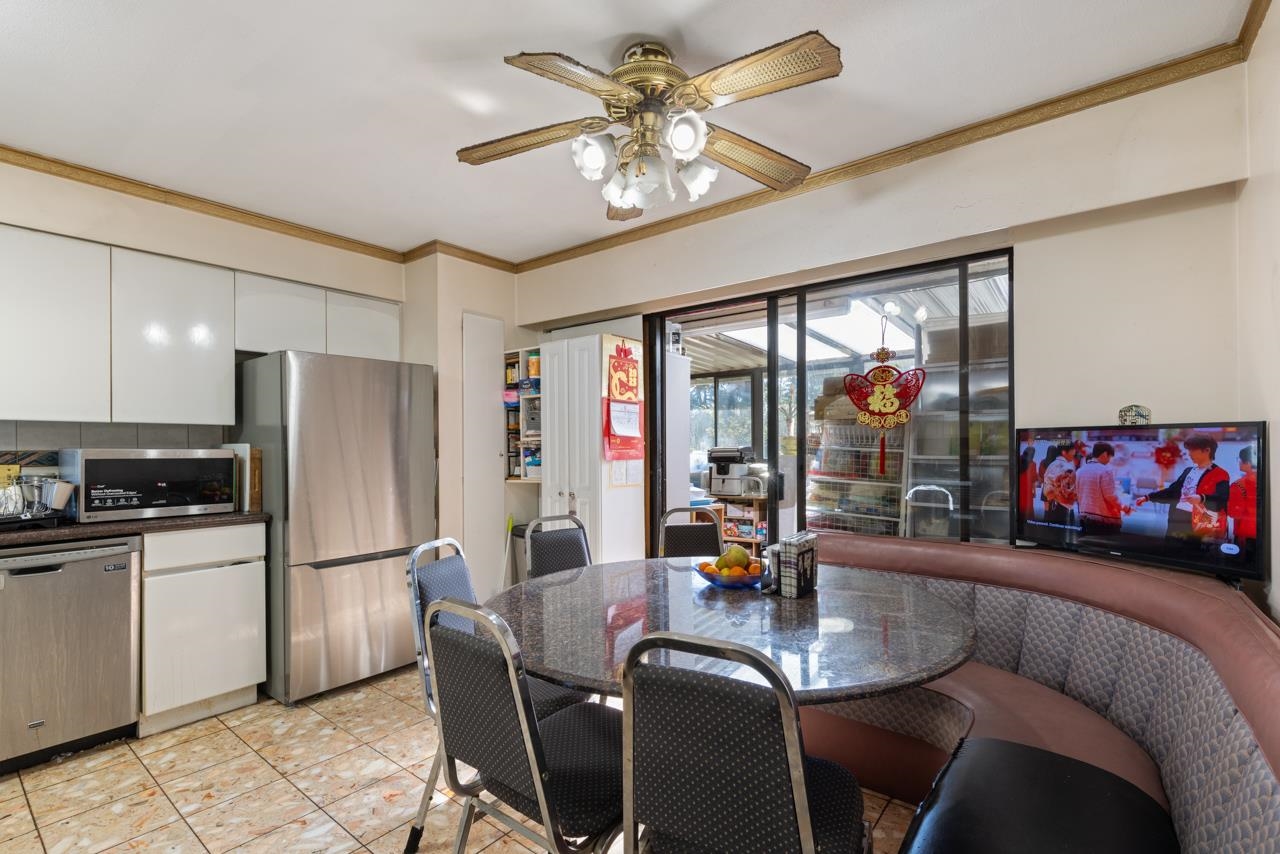 2472 E 12th Avenue Vancouver, BC - 5