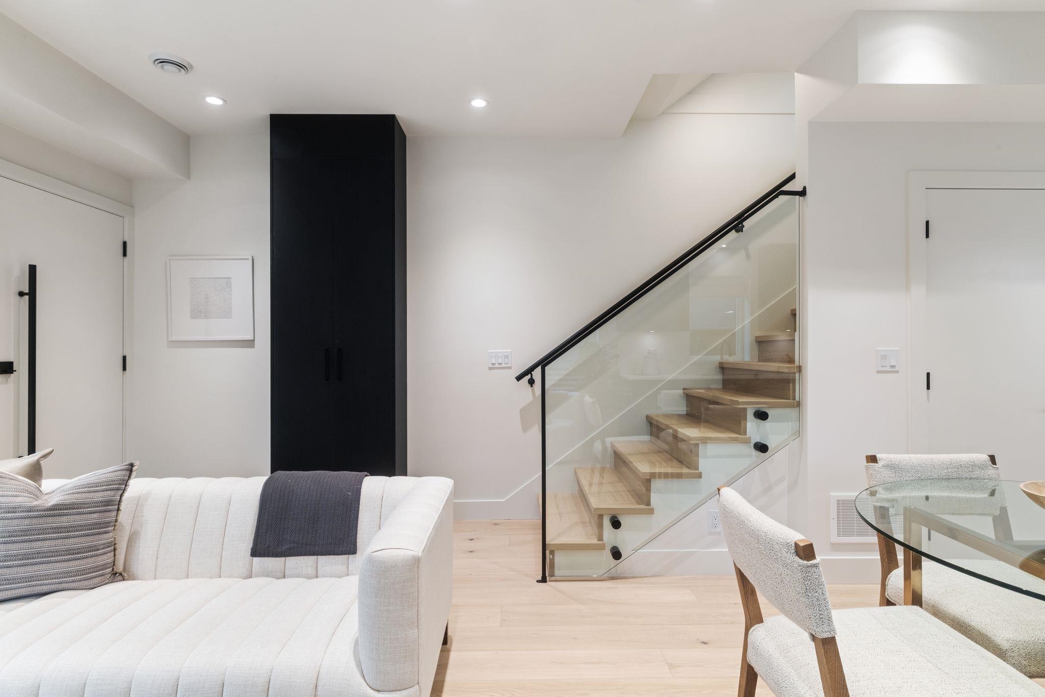 1 2541 Grant Street Vancouver, BC - 20