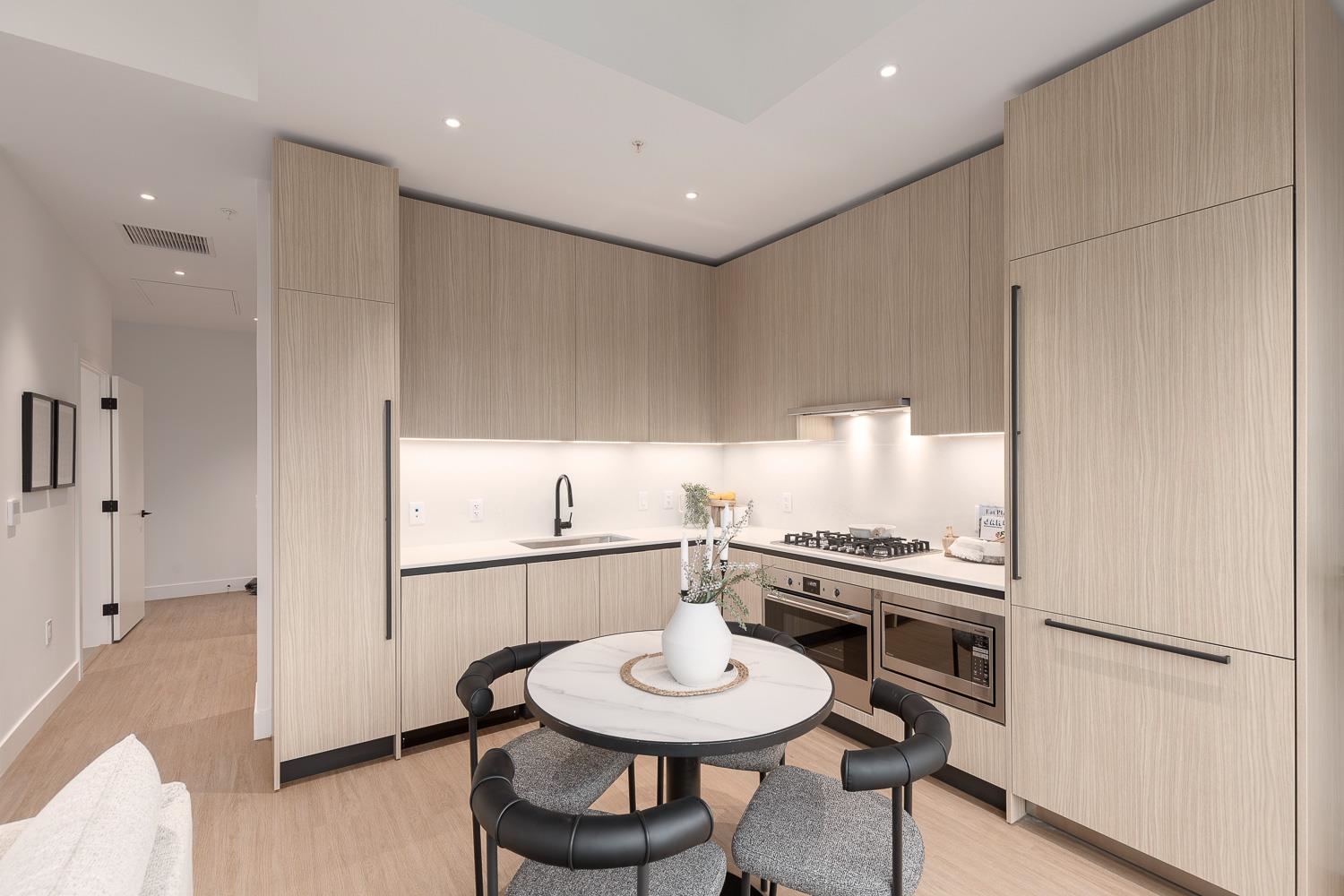 601 2235 E Broadway Vancouver, BC - 5