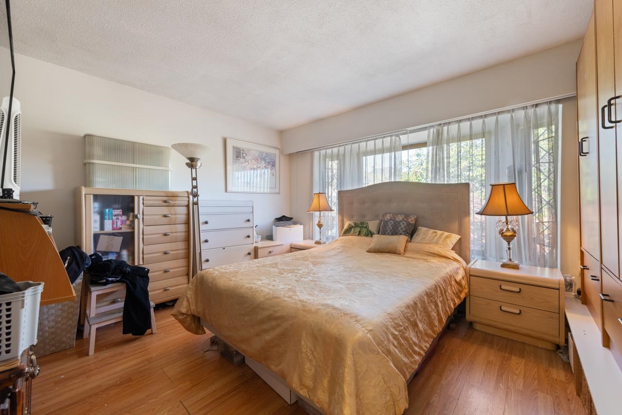 2472 E 12th Avenue Vancouver, BC - 8