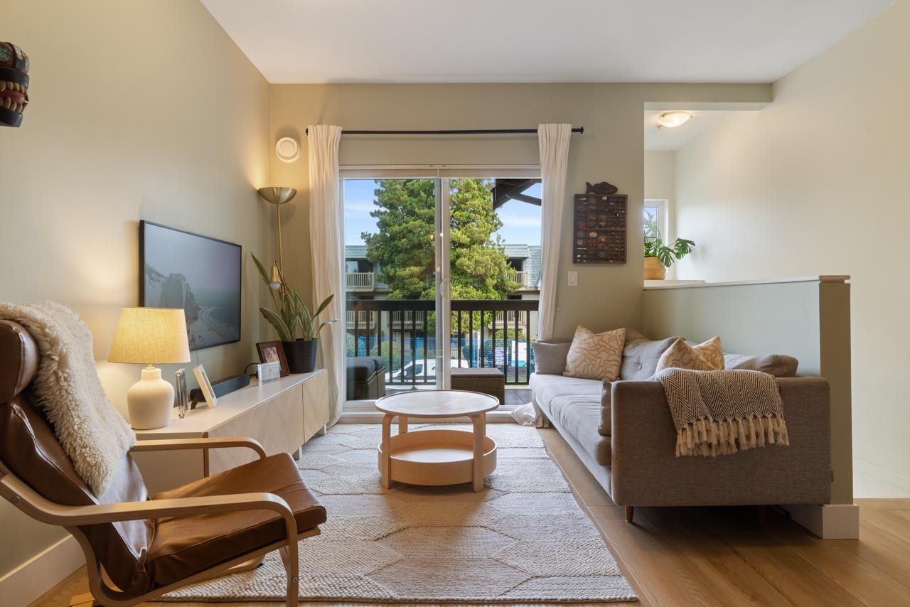 210 4458 Albert Street Burnaby, BC - 1