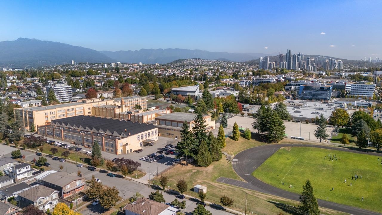 2472 E 12th Avenue Vancouver, BC - 31