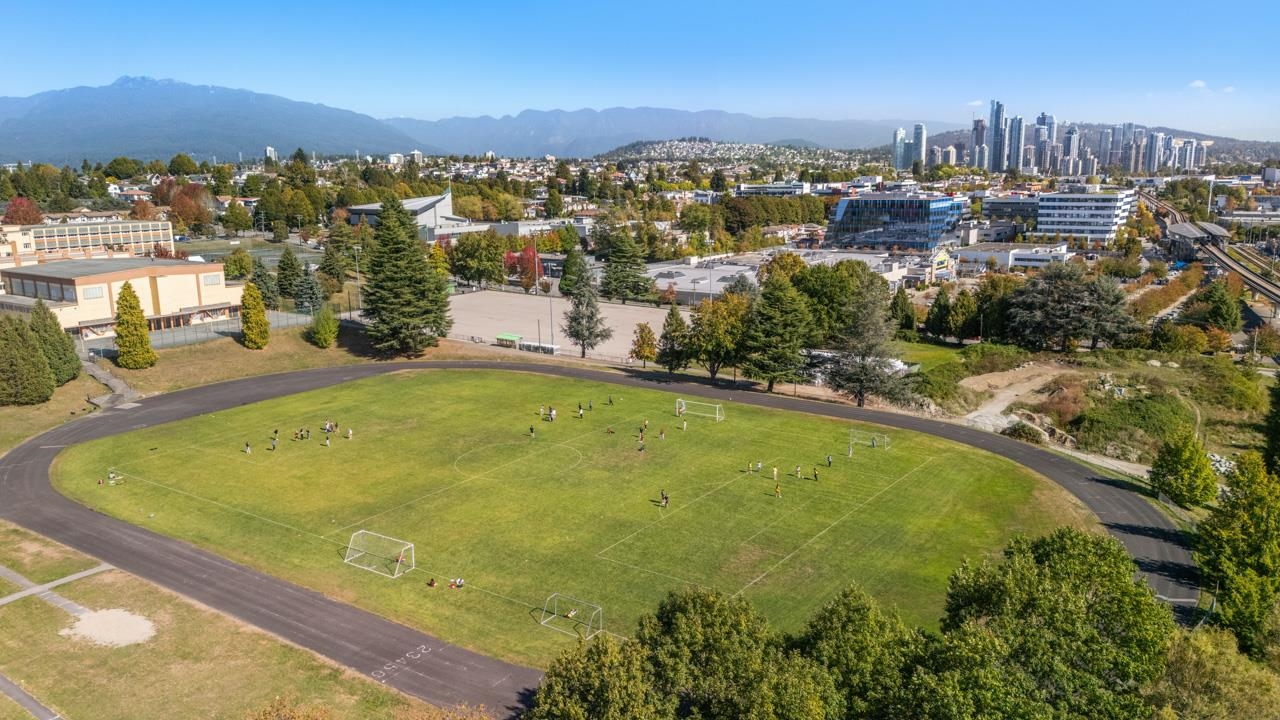 2472 E 12th Avenue Vancouver, BC - 29