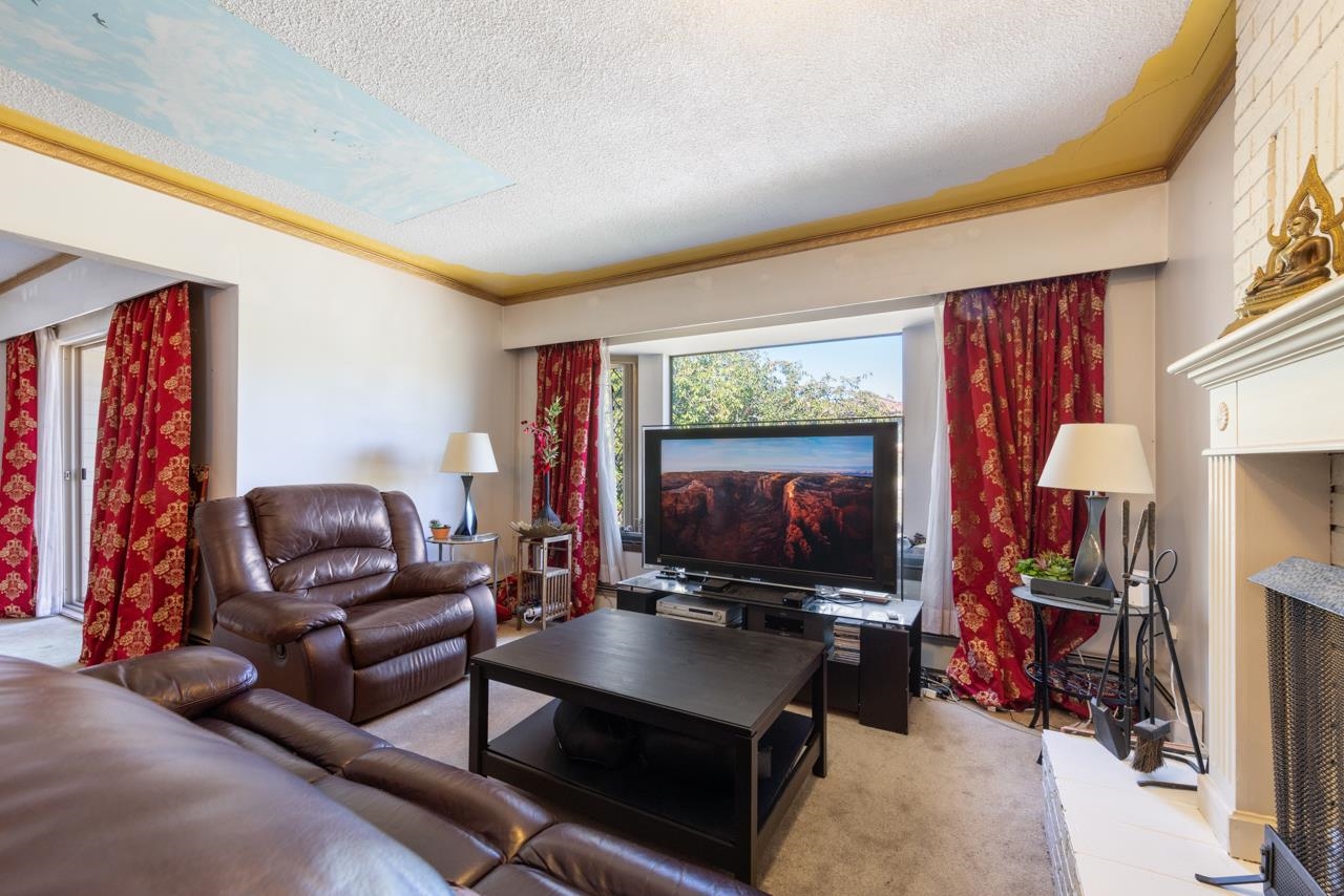 2472 E 12th Avenue Vancouver, BC - 11