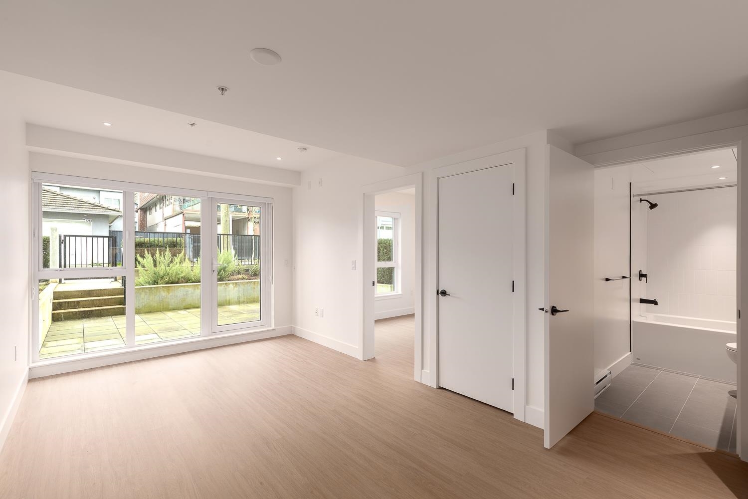 110 2235 E Broadway Vancouver, BC - 5