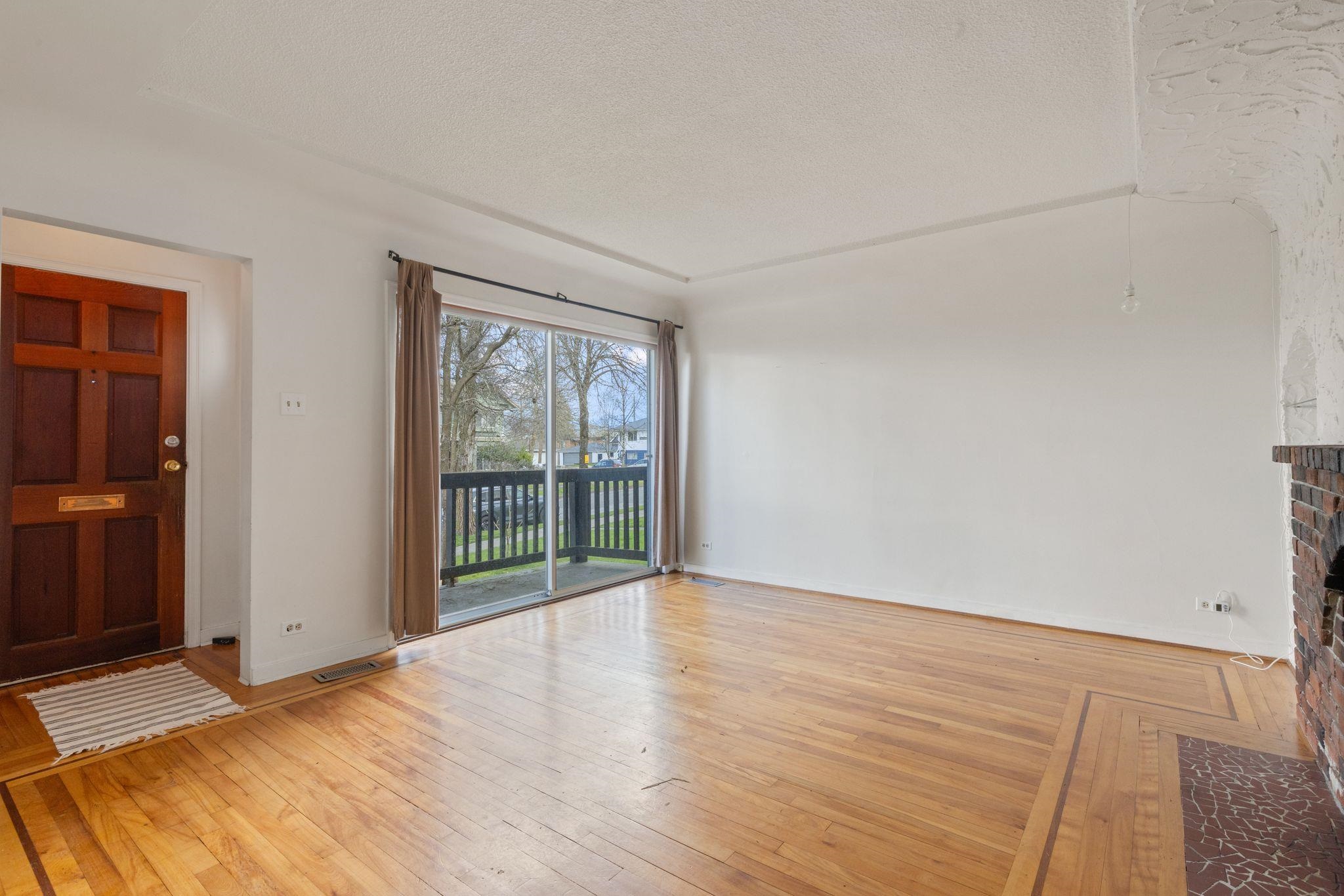 2580 E 19th Avenue Vancouver, BC - 13